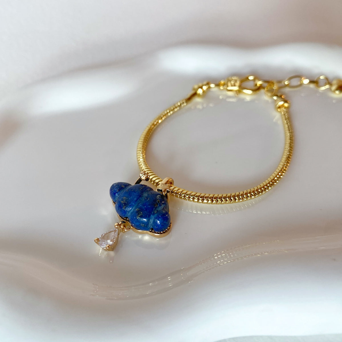 Lapislazuli Cloud Drop Golden Bracelet