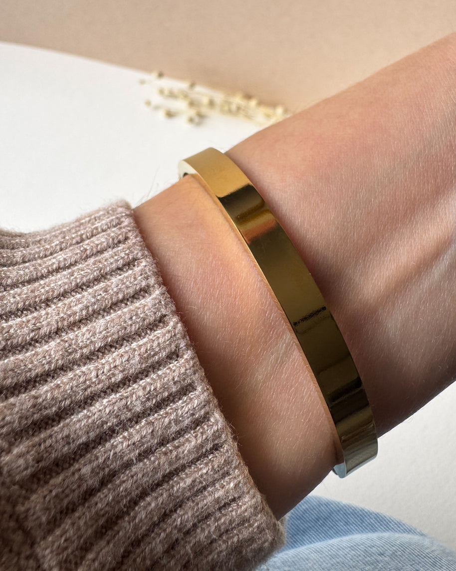 Interlaced Thin Golden Bracelet