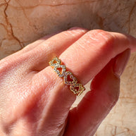 Anillo Silueta de Corazon Cristales
