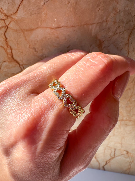 Anillo Silueta de Corazon Cristales