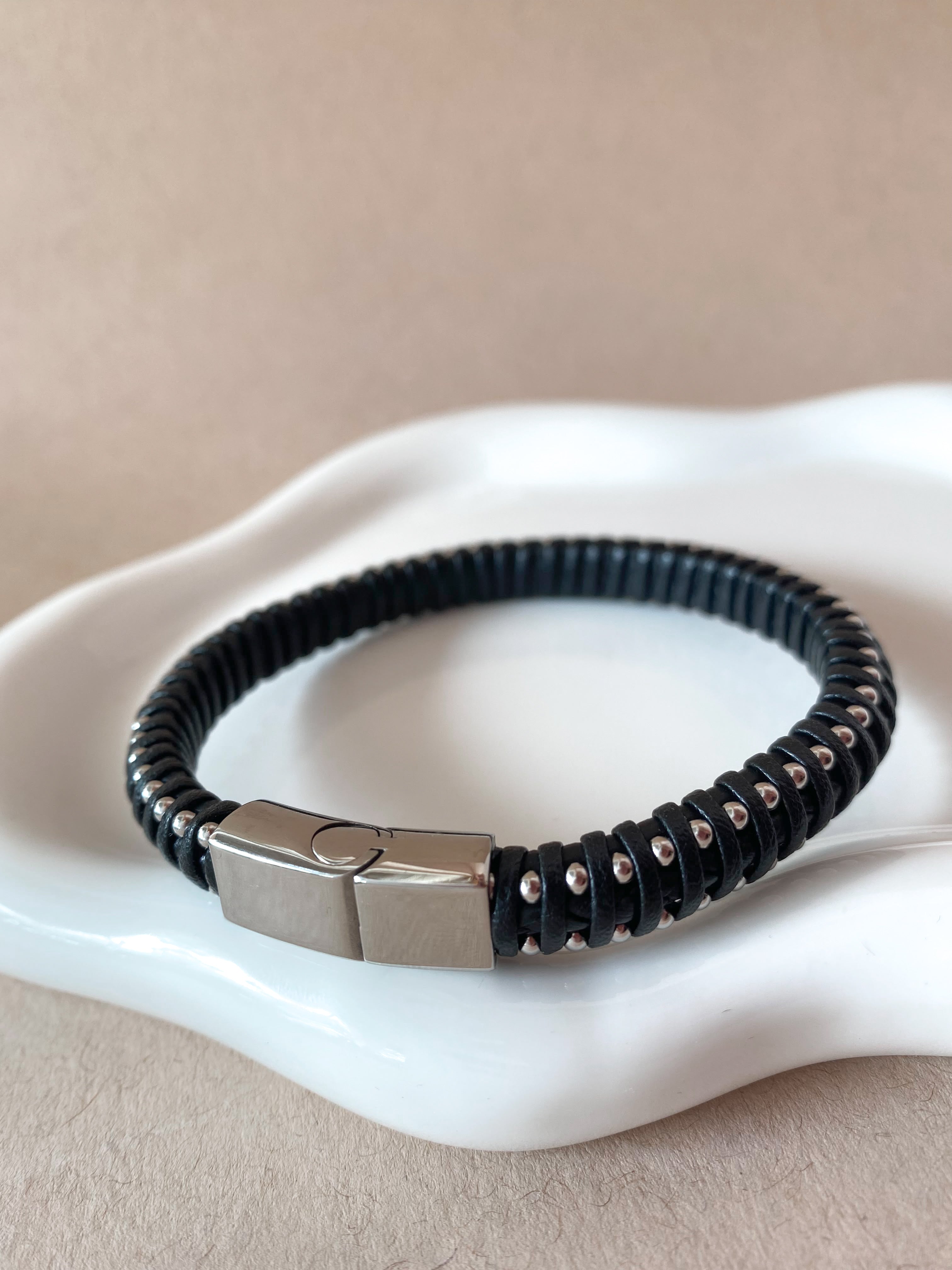 3 Different Styles of Men Leather Bracelets