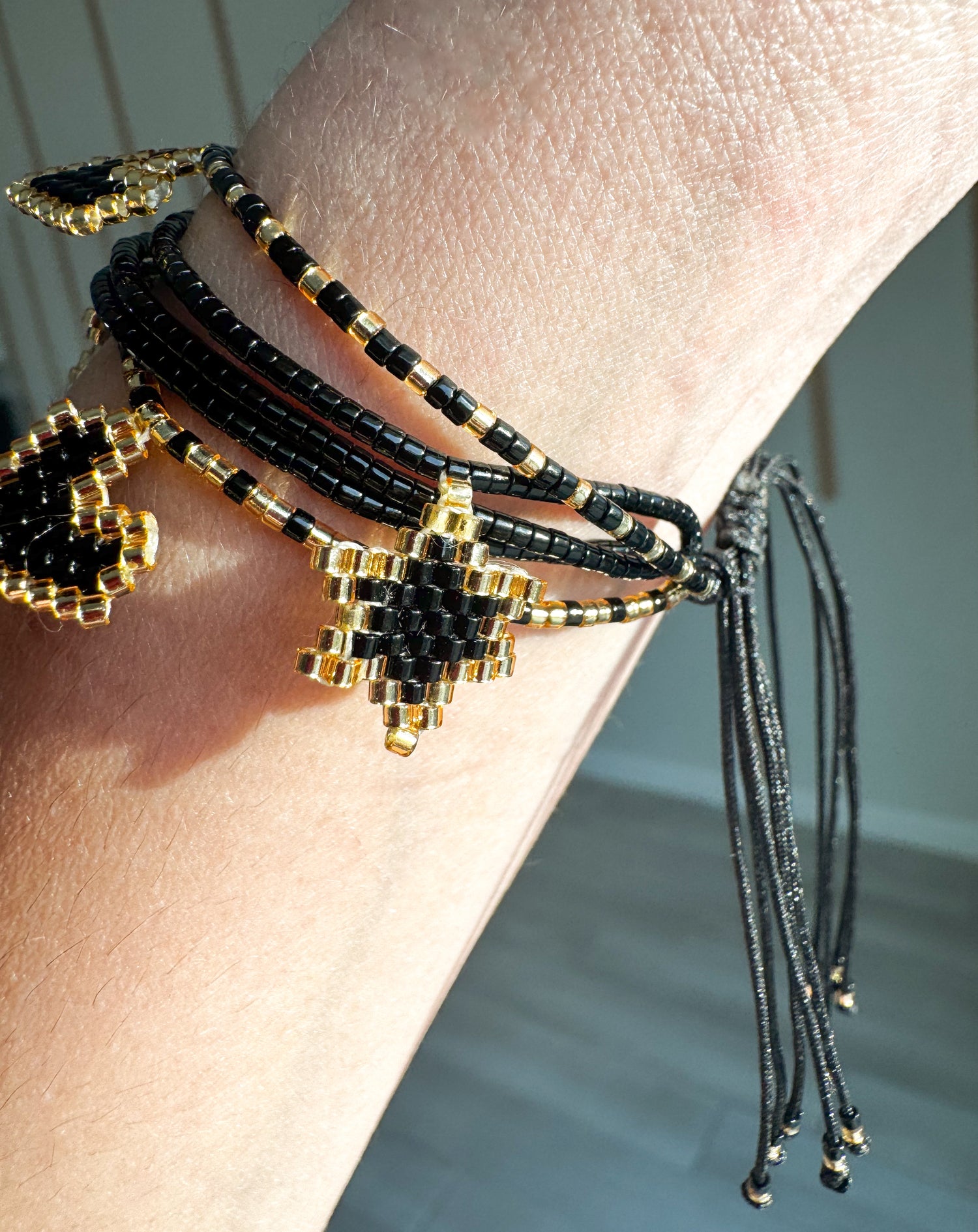 Pulseras Miyuki Black & Gold