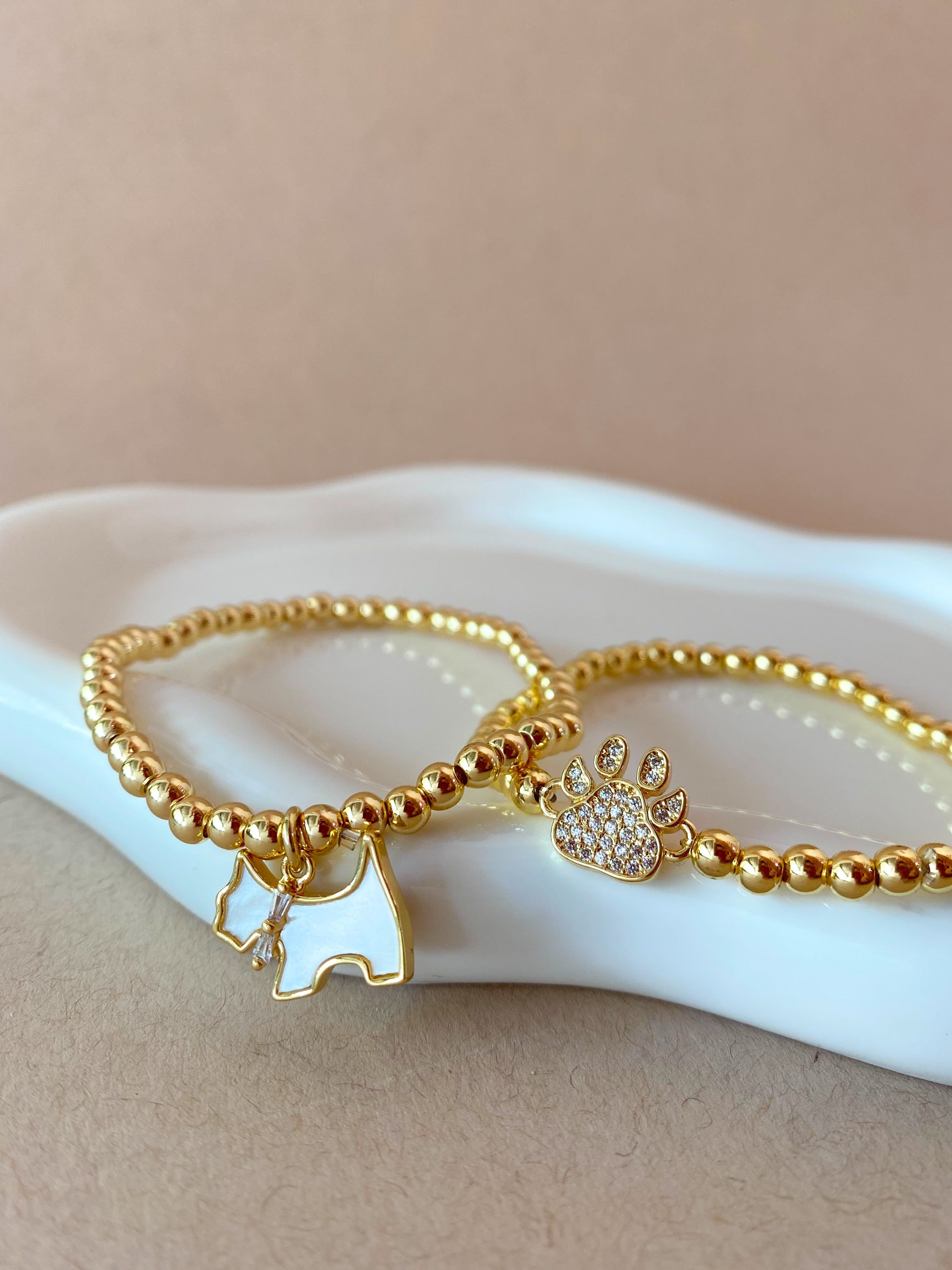 Mother of pearl and Crystal Dogs Charms Golden Elastic Bracelet