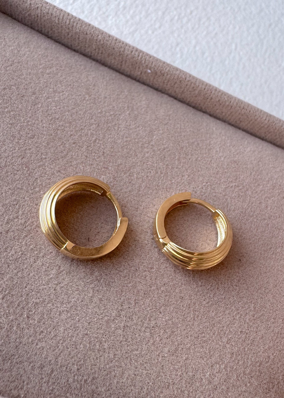 Lineal 18k Solid Gold Hoops