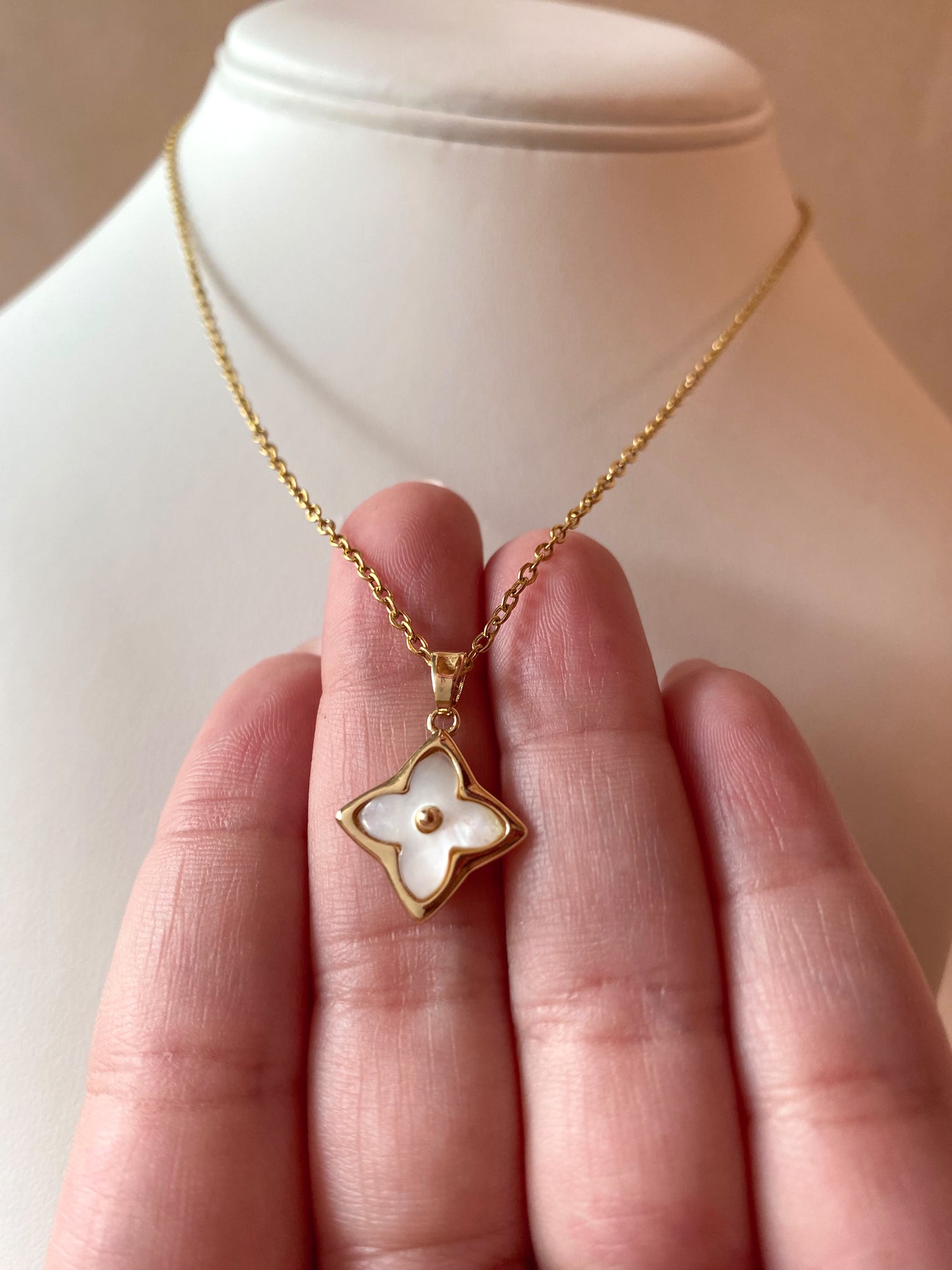 White Mother of Pearl Clover Steel Necklace