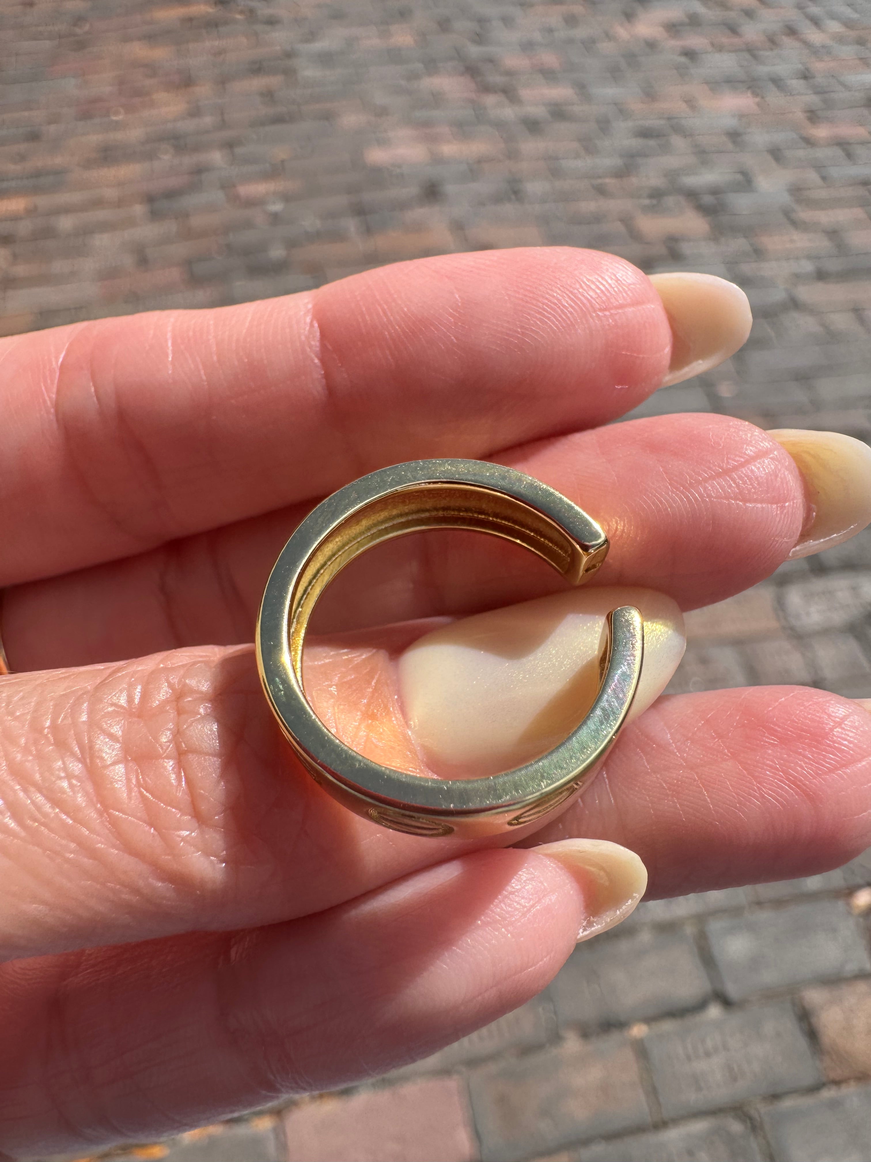 Golden Screw Style Ring