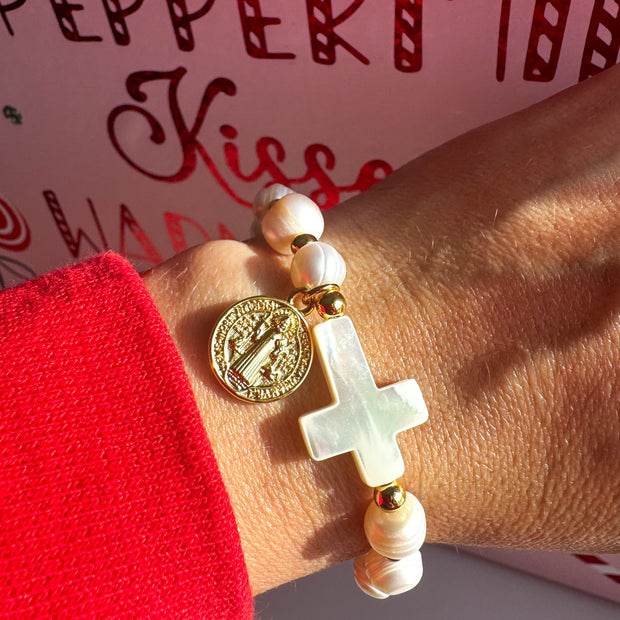 Brazalete San Benito + Perlas + Cruz