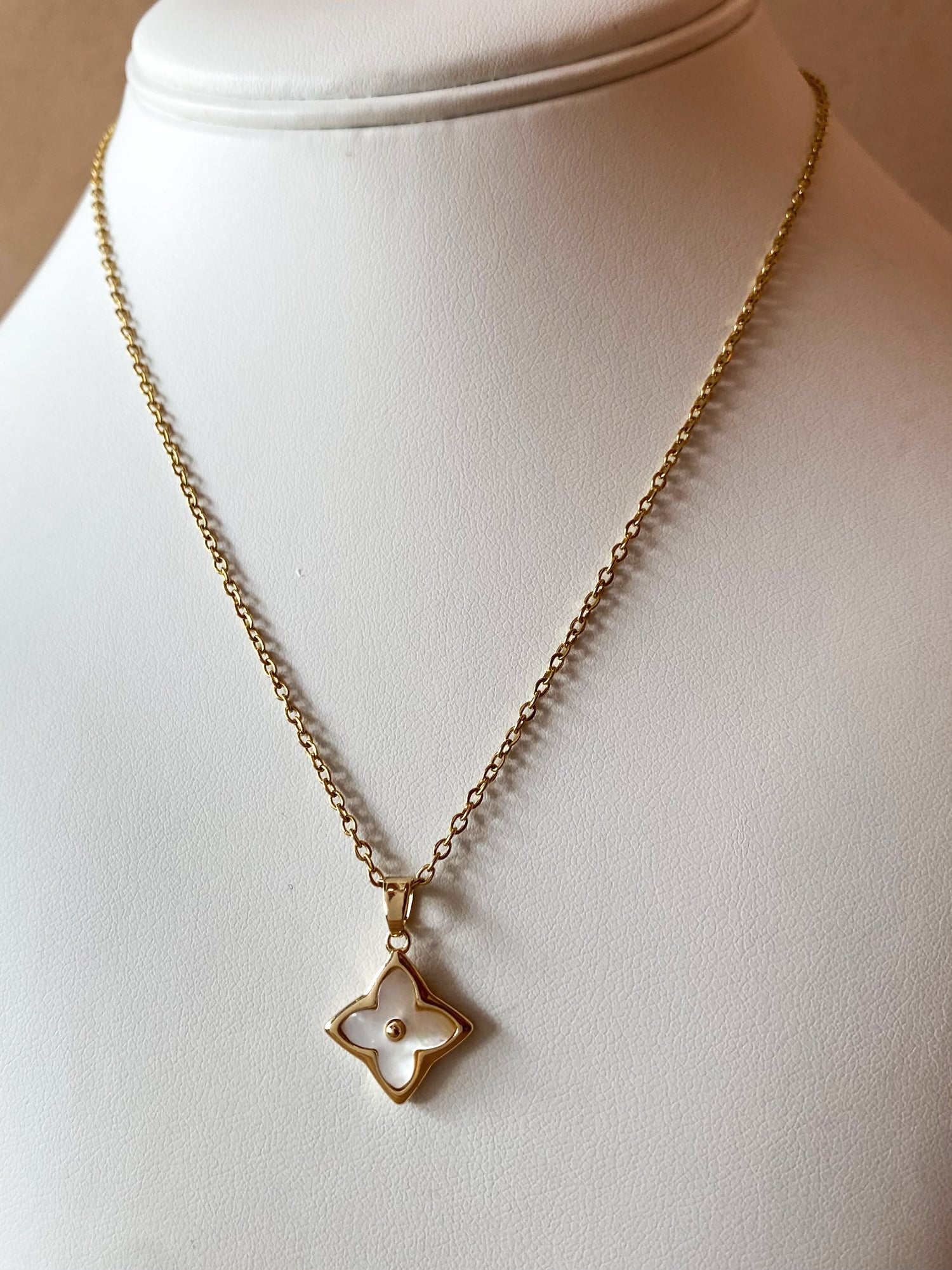 White Mother of Pearl Clover Steel Necklace