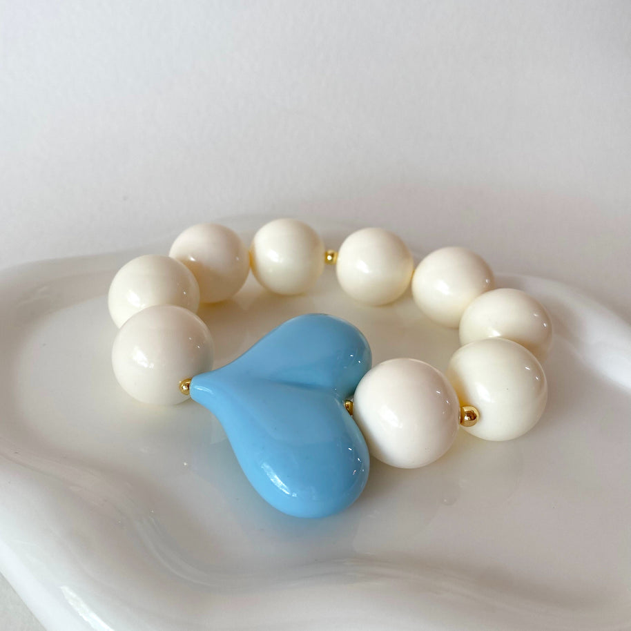 Acrylic White Gumball Bead with Light Blue Heart Bracelet&nbsp;