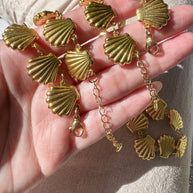 Set of Gold Seashell Pattern Necklace and Bracelet