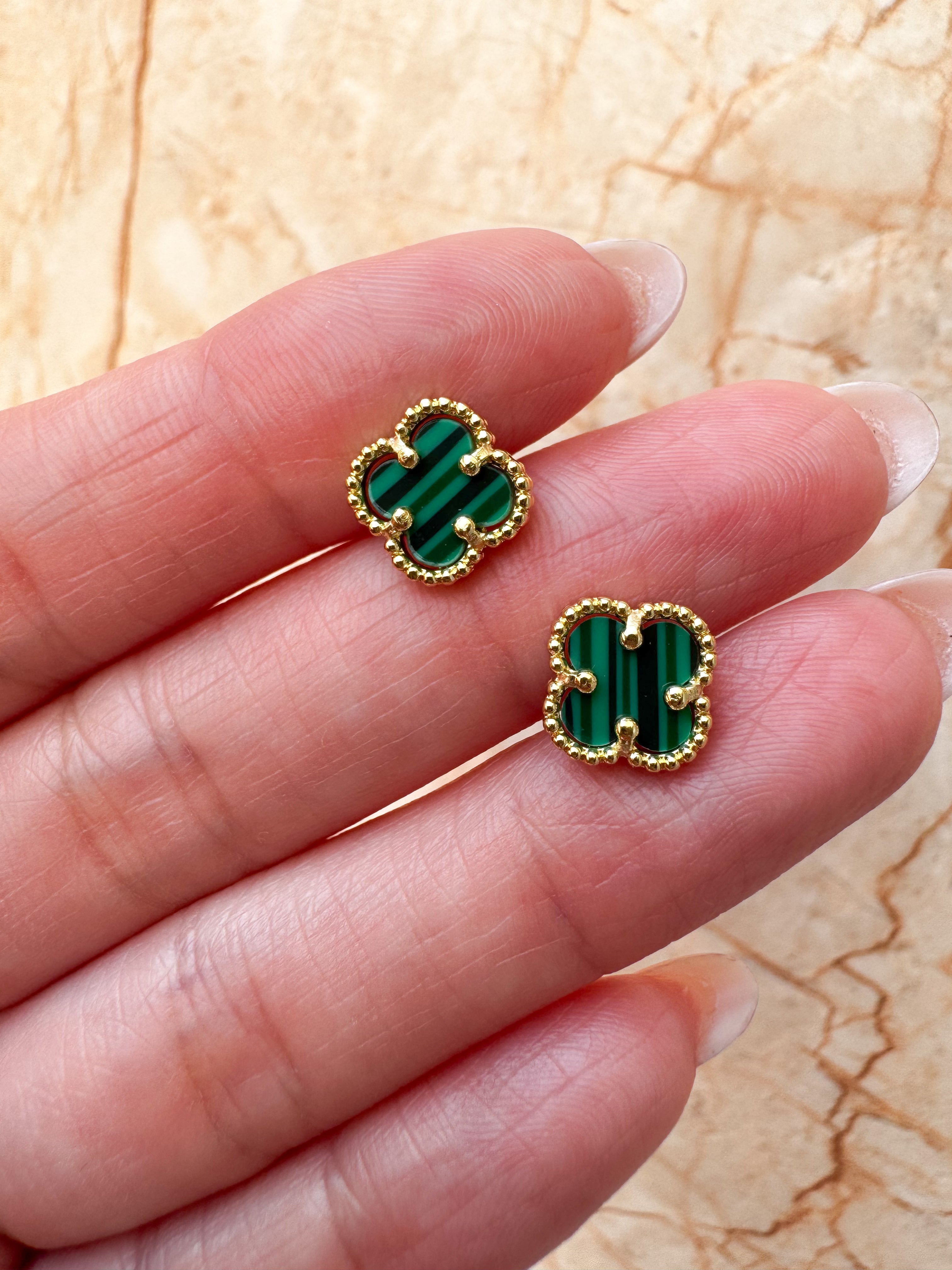 Aretes Topitos Clover de Varios Colores
