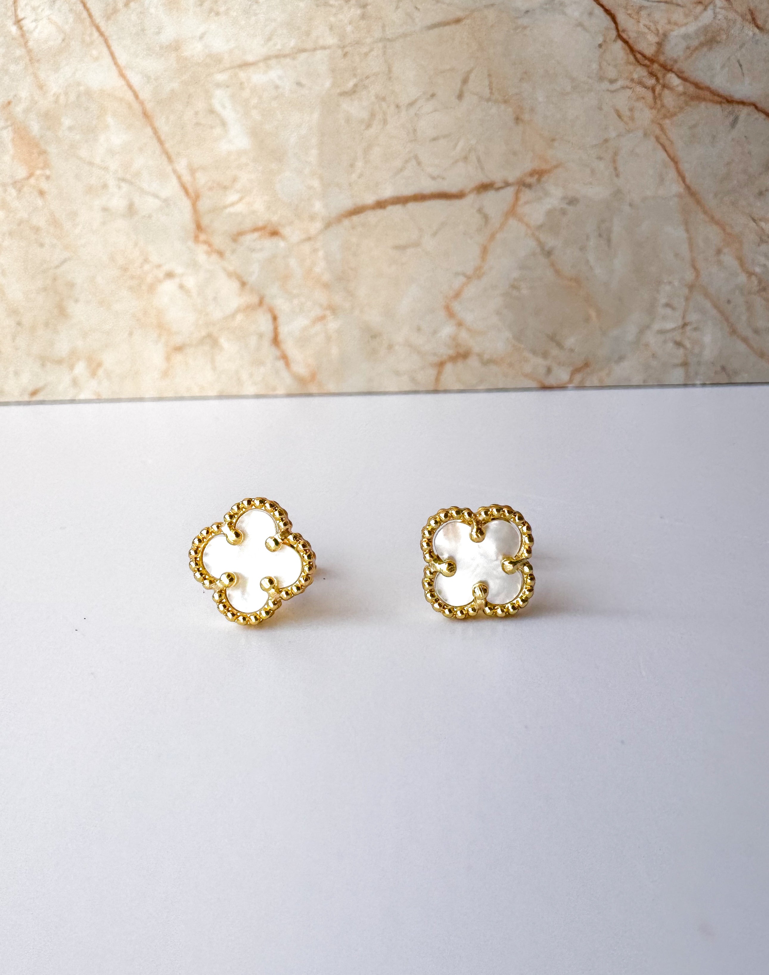 Aretes Topitos Clover de Varios Colores