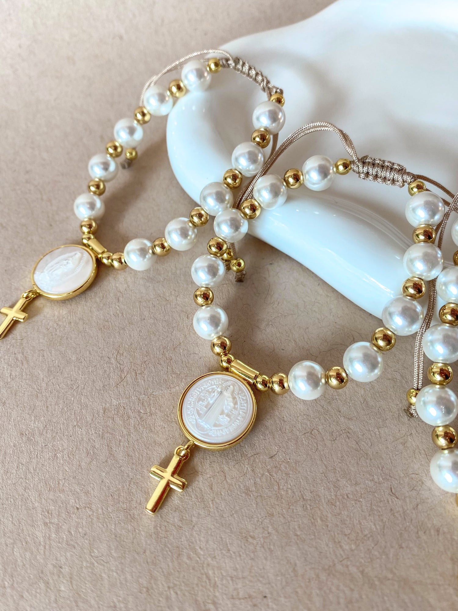 Mother of Pearls Medals Pearls Bracelet