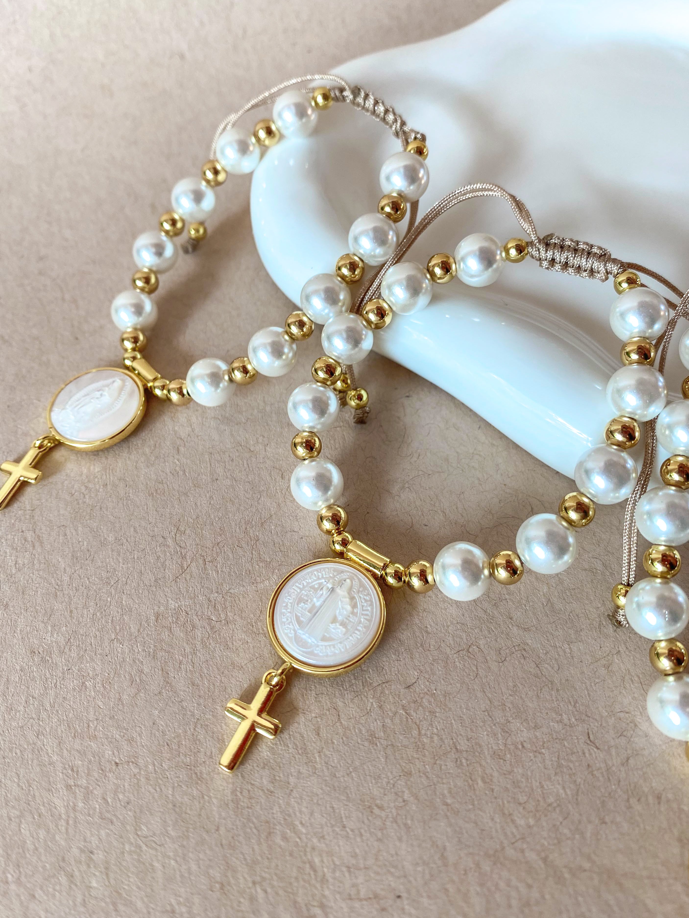 Mother of Pearls Medals Pearls Bracelet