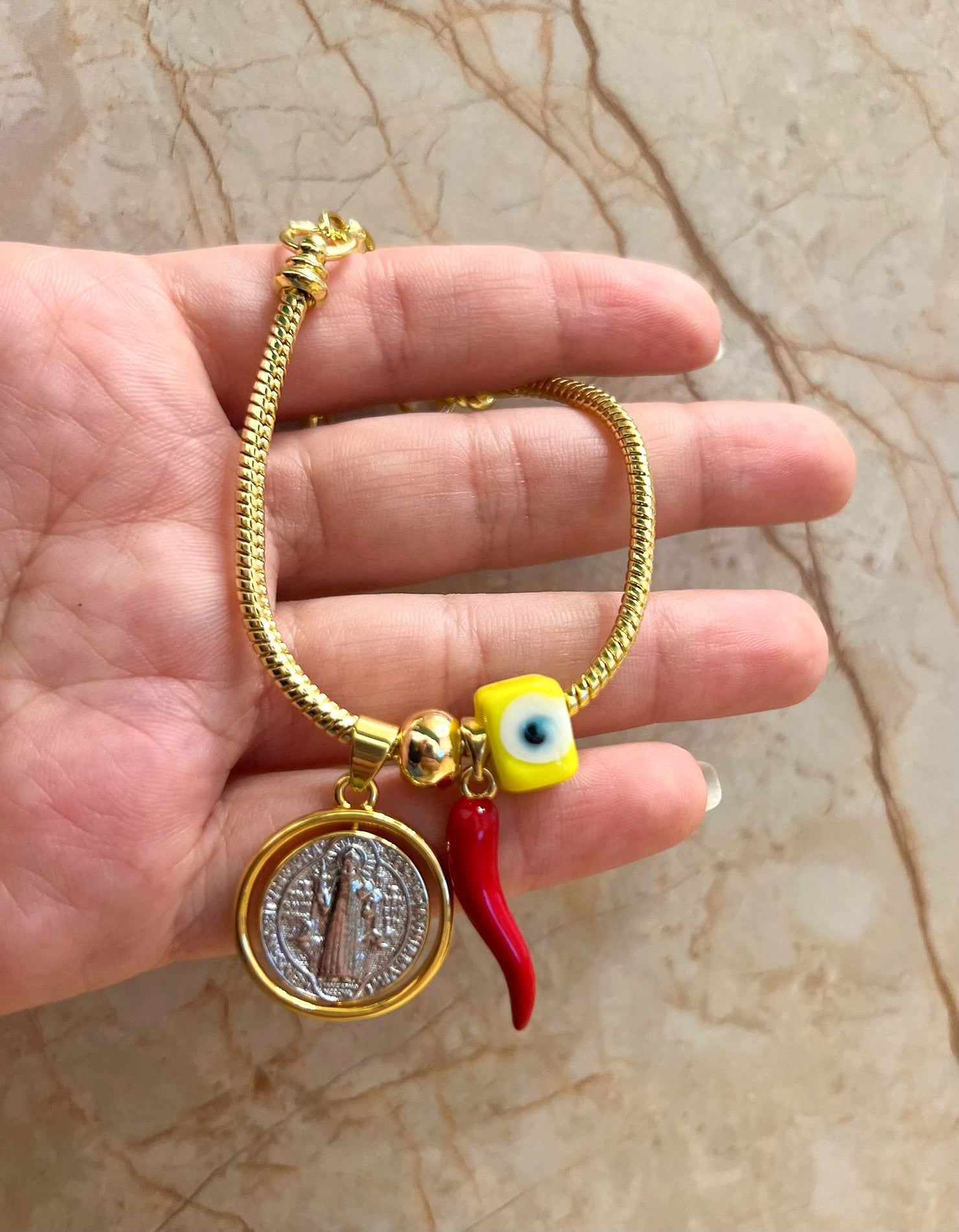 Pulsera Amuleto St Benito Tuerca Amarilla
