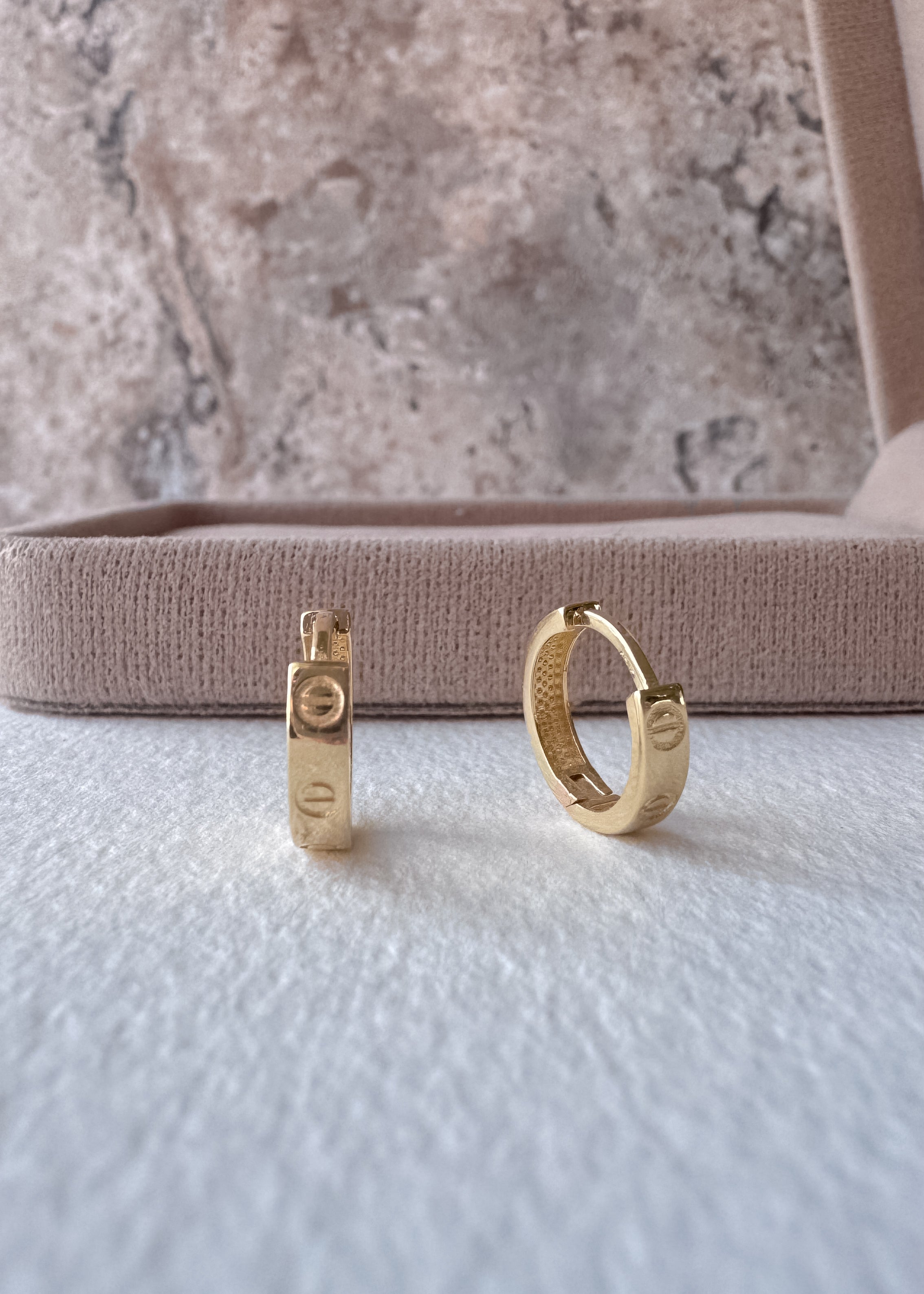Screw 18k Solid Gold Hoops