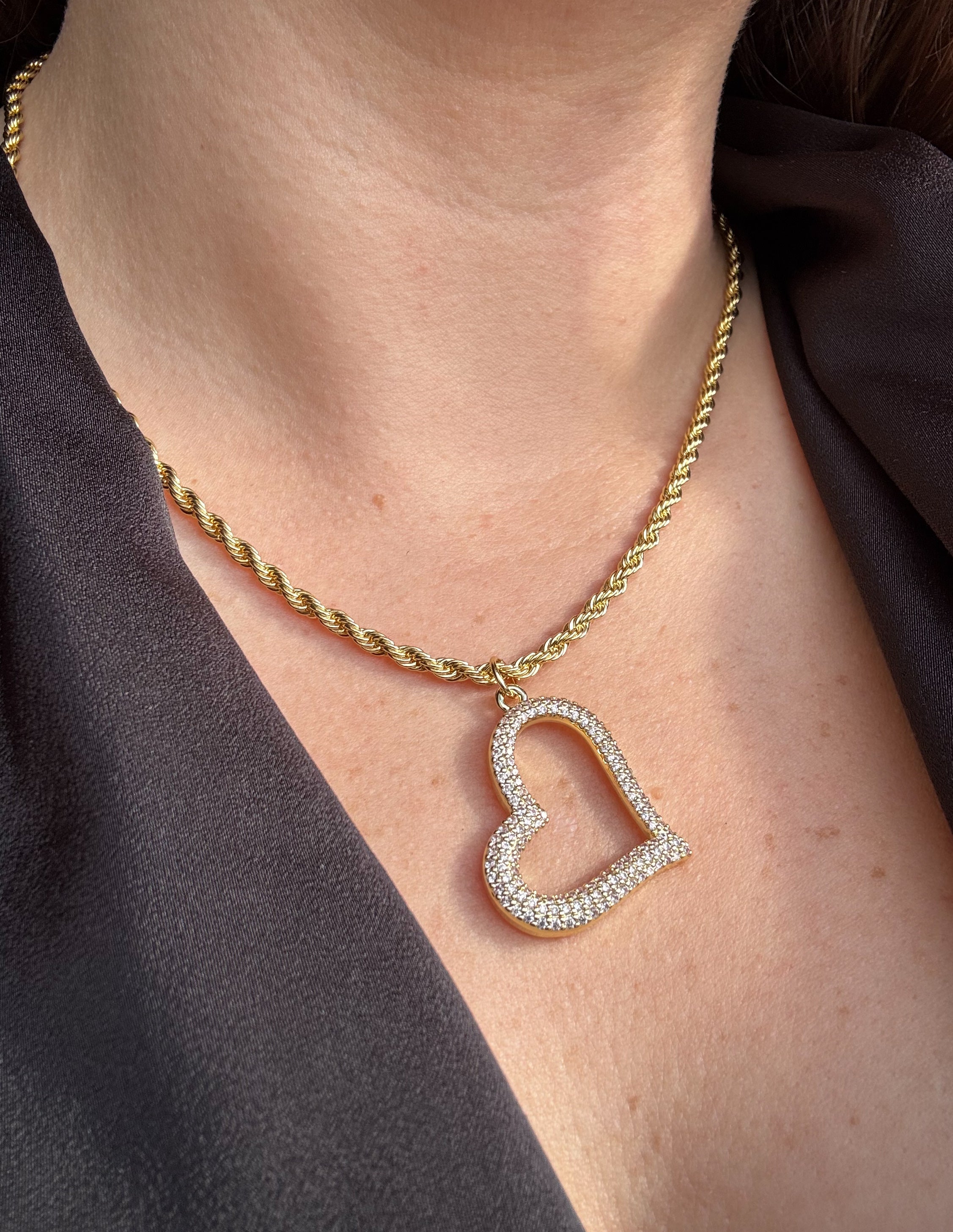 Shiny Zirconia Heart Silhouette Necklace
