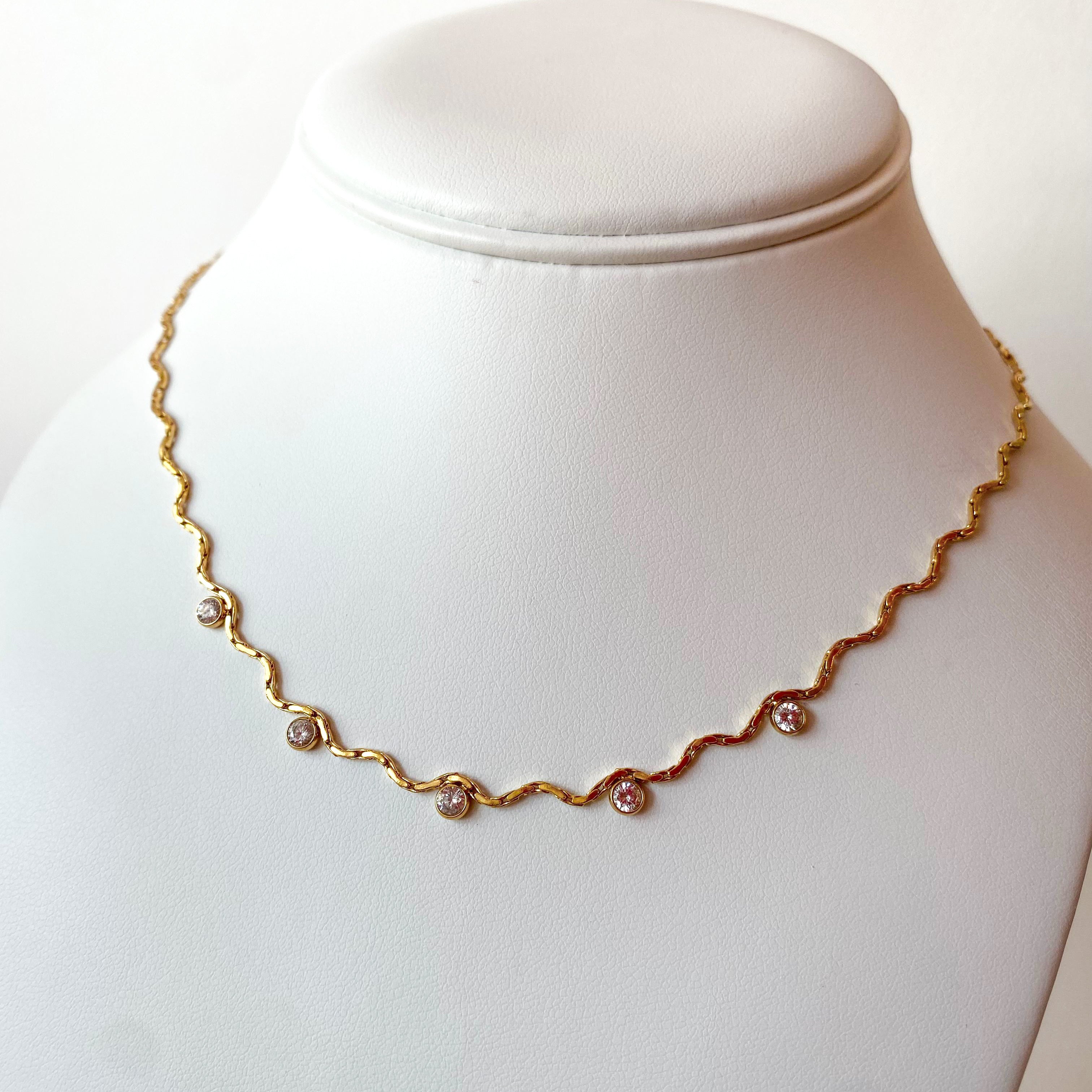 Delicate Wavy Golden Stel Zircon Necklace