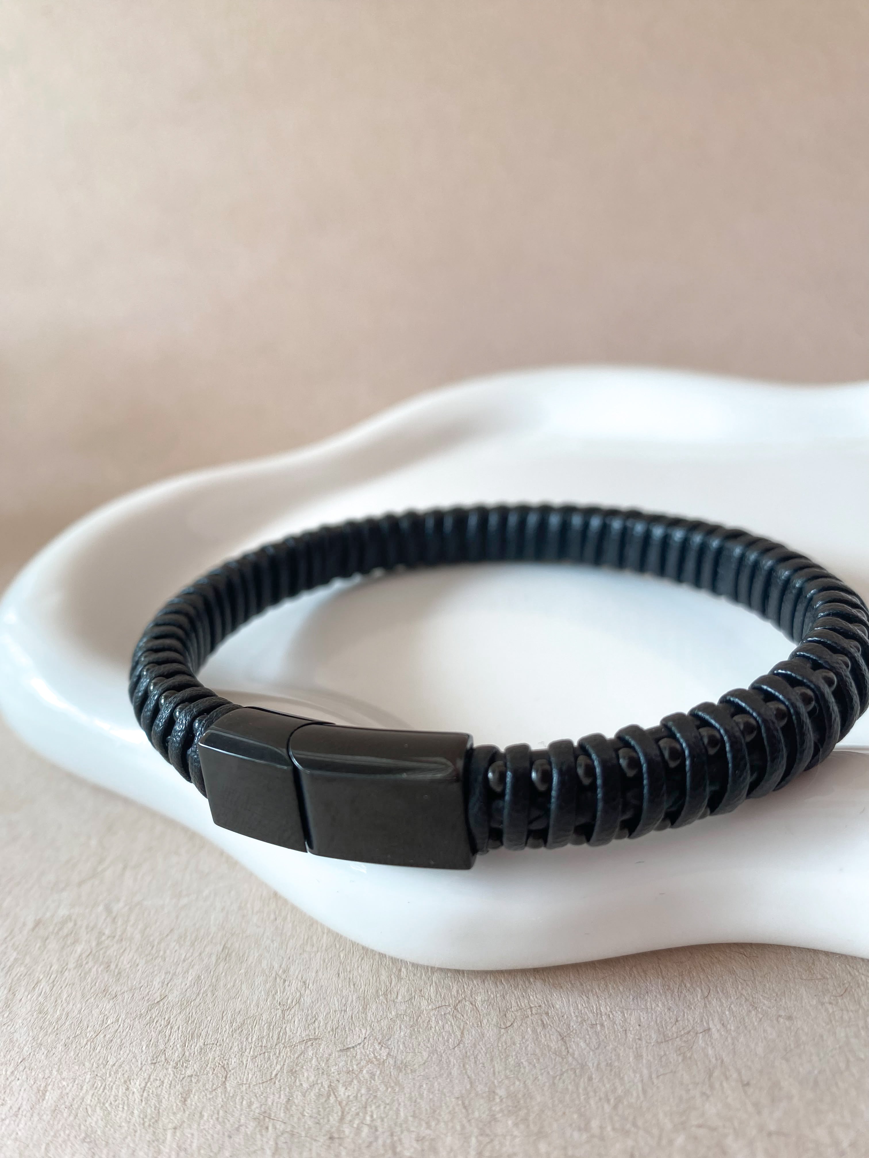 3 Different Styles of Men Leather Bracelets