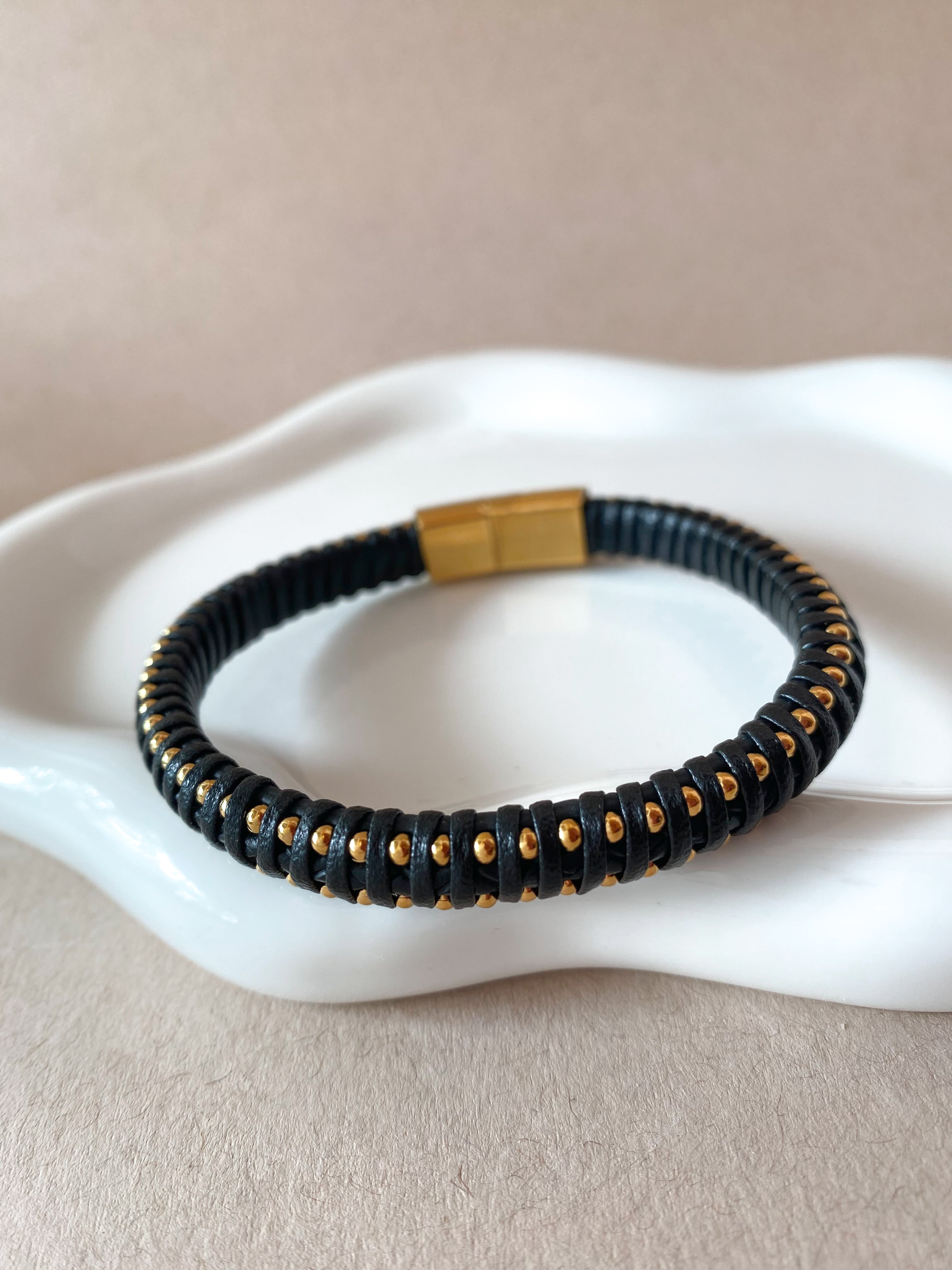 3 Different Styles of Men Leather Bracelets