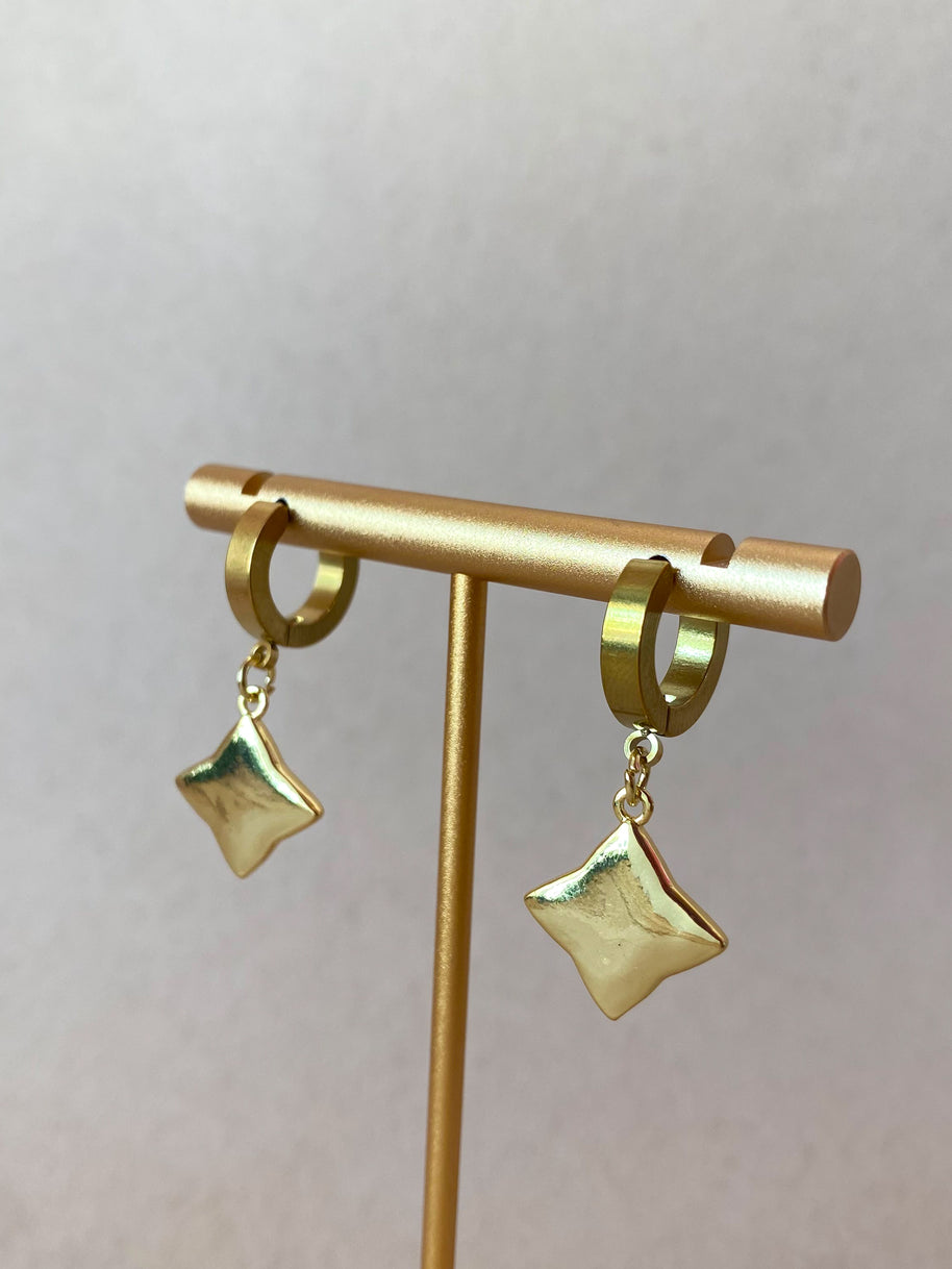 White Mother of Pearl Clover Golden Steel Hoops