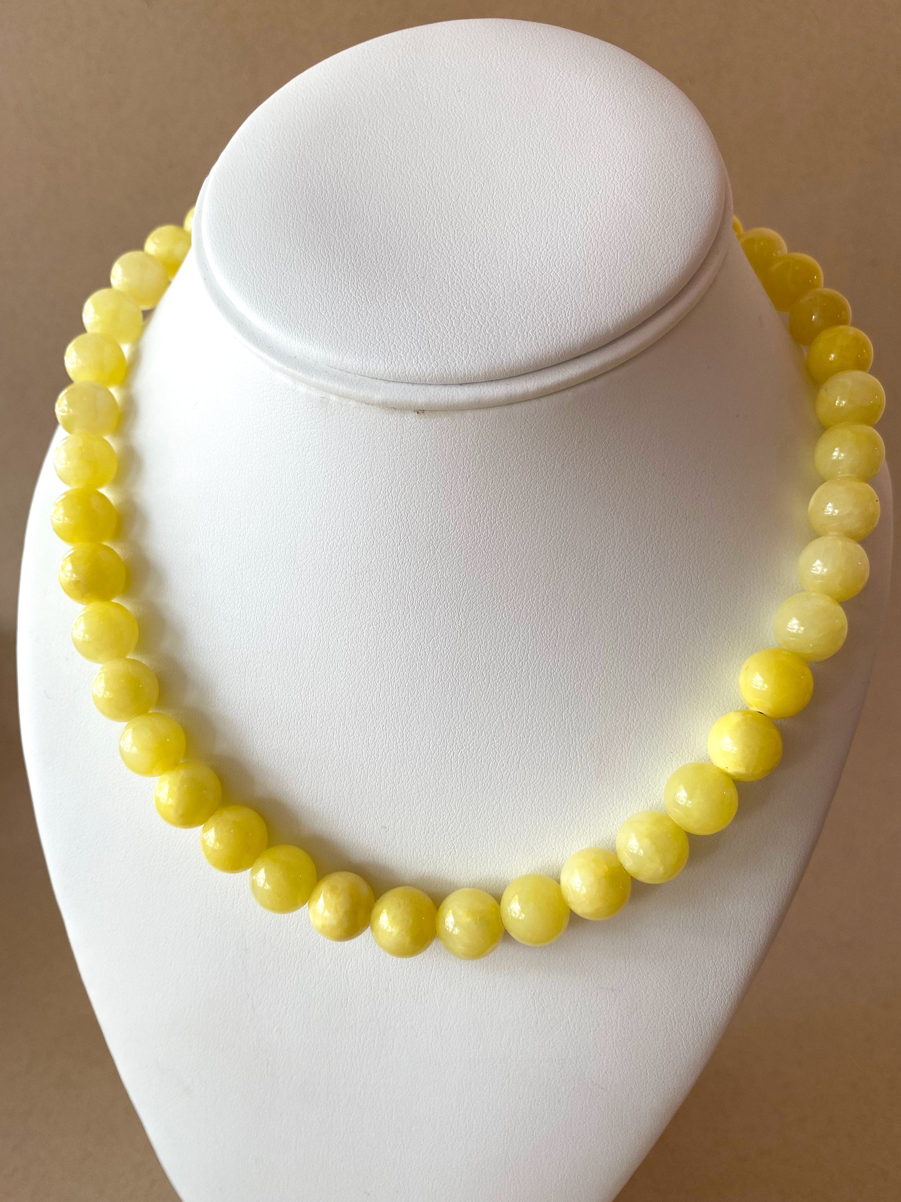 Light Yellow Jade 10mm Short Necklace