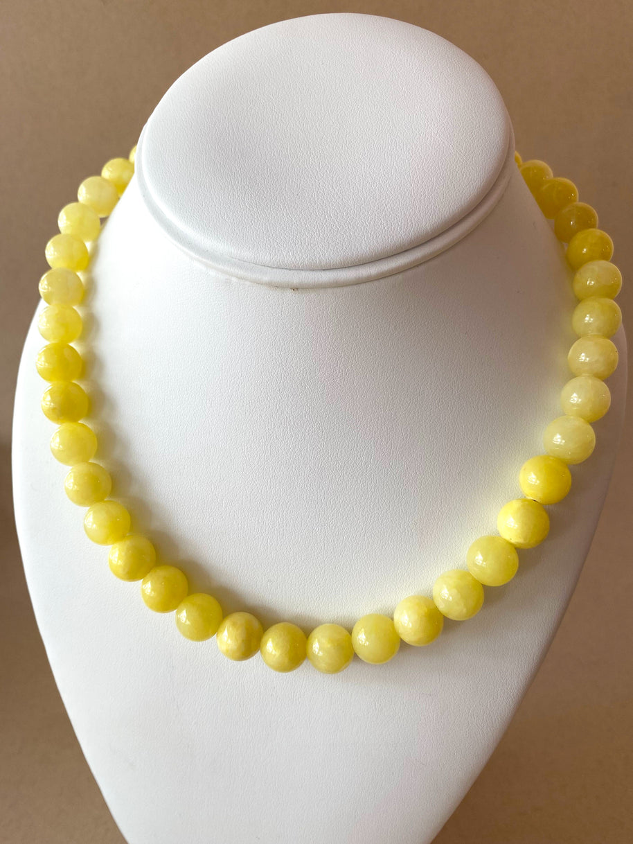 Light Yellow Jade 10mm Short Necklace