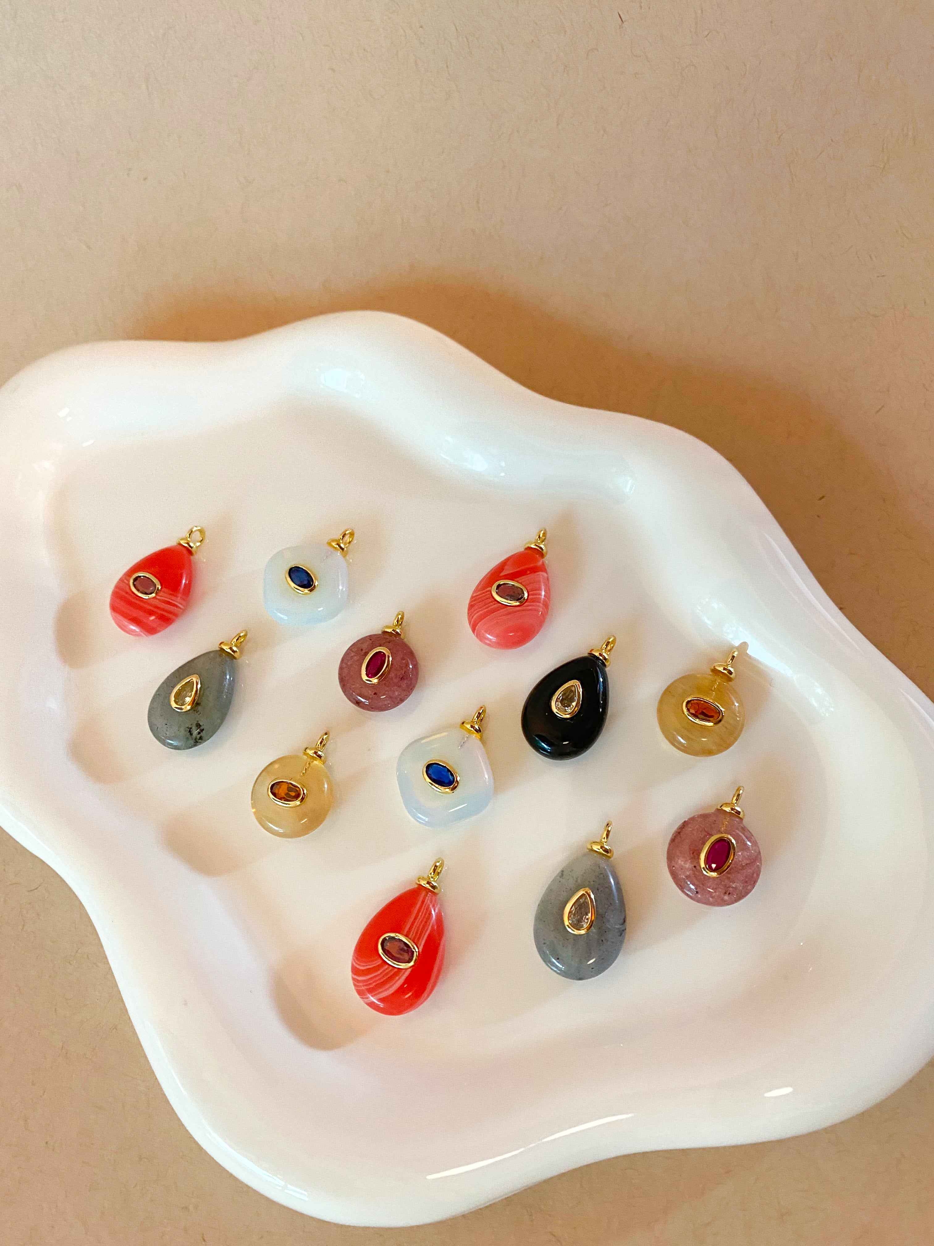 6 Differents Natural Stones Oval and Circular Shape Charms