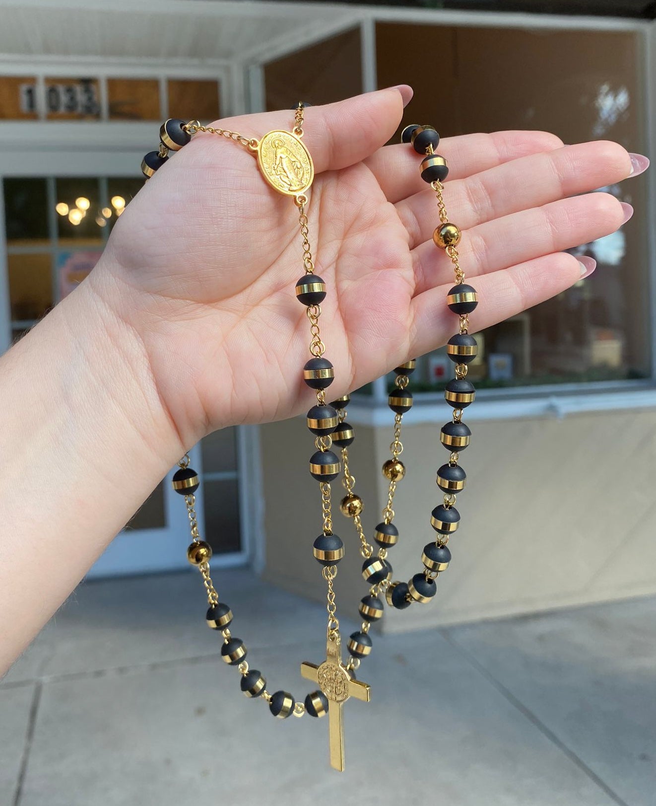 Rosario Largo Caballero Black & Gold