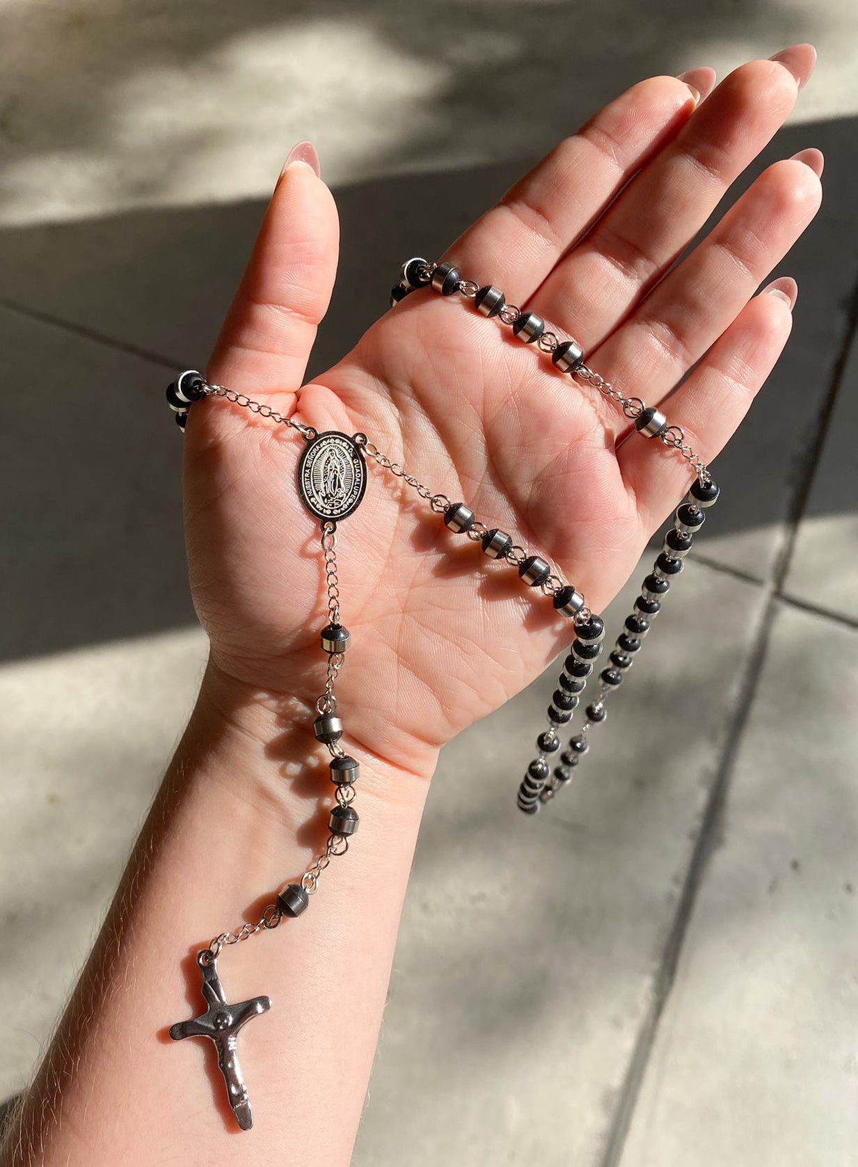 Rosario Largo Caballero Black & Silver