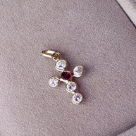Cruz de Zirconias con piedra roja – Oro 18K (750)