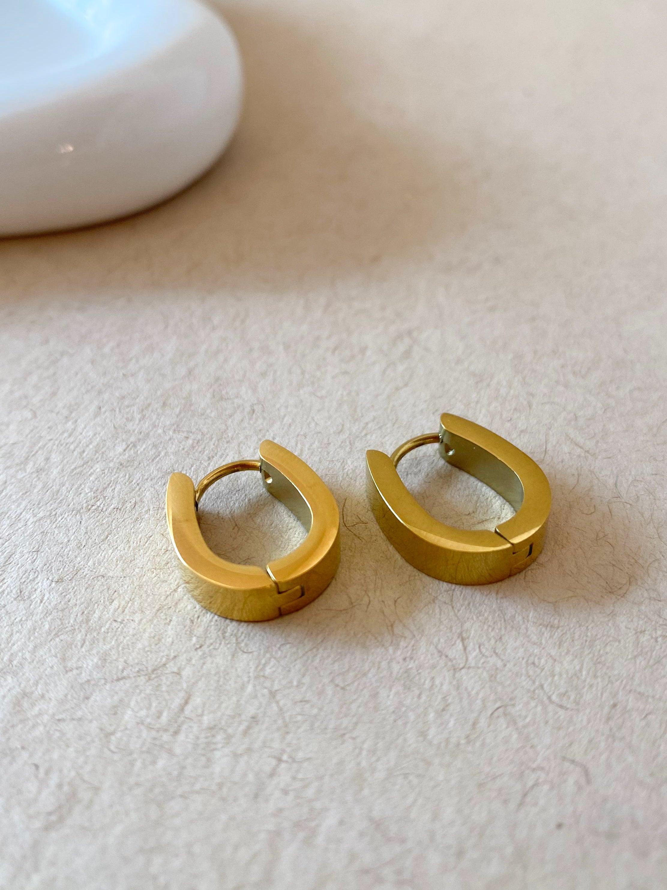Big Oval Plain Golden Steel Hoops