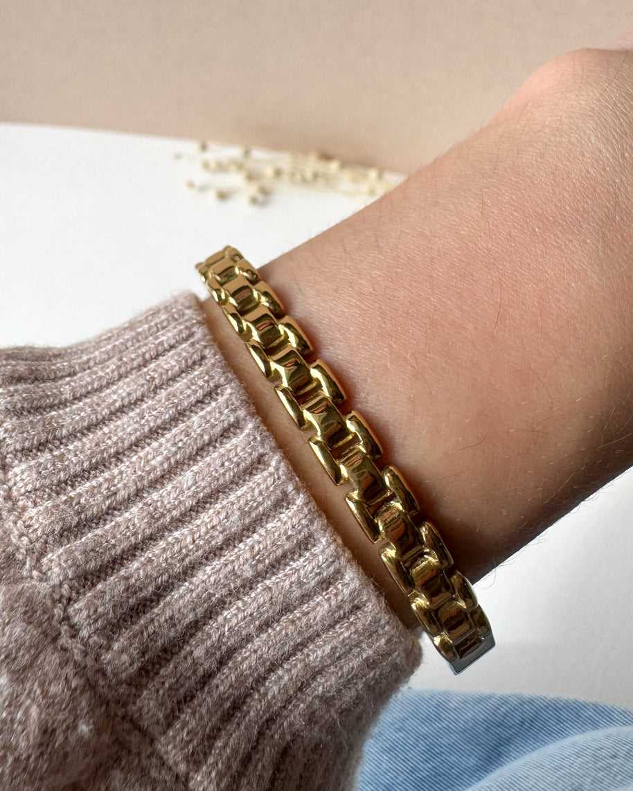Interlaced Thin Golden Bracelet