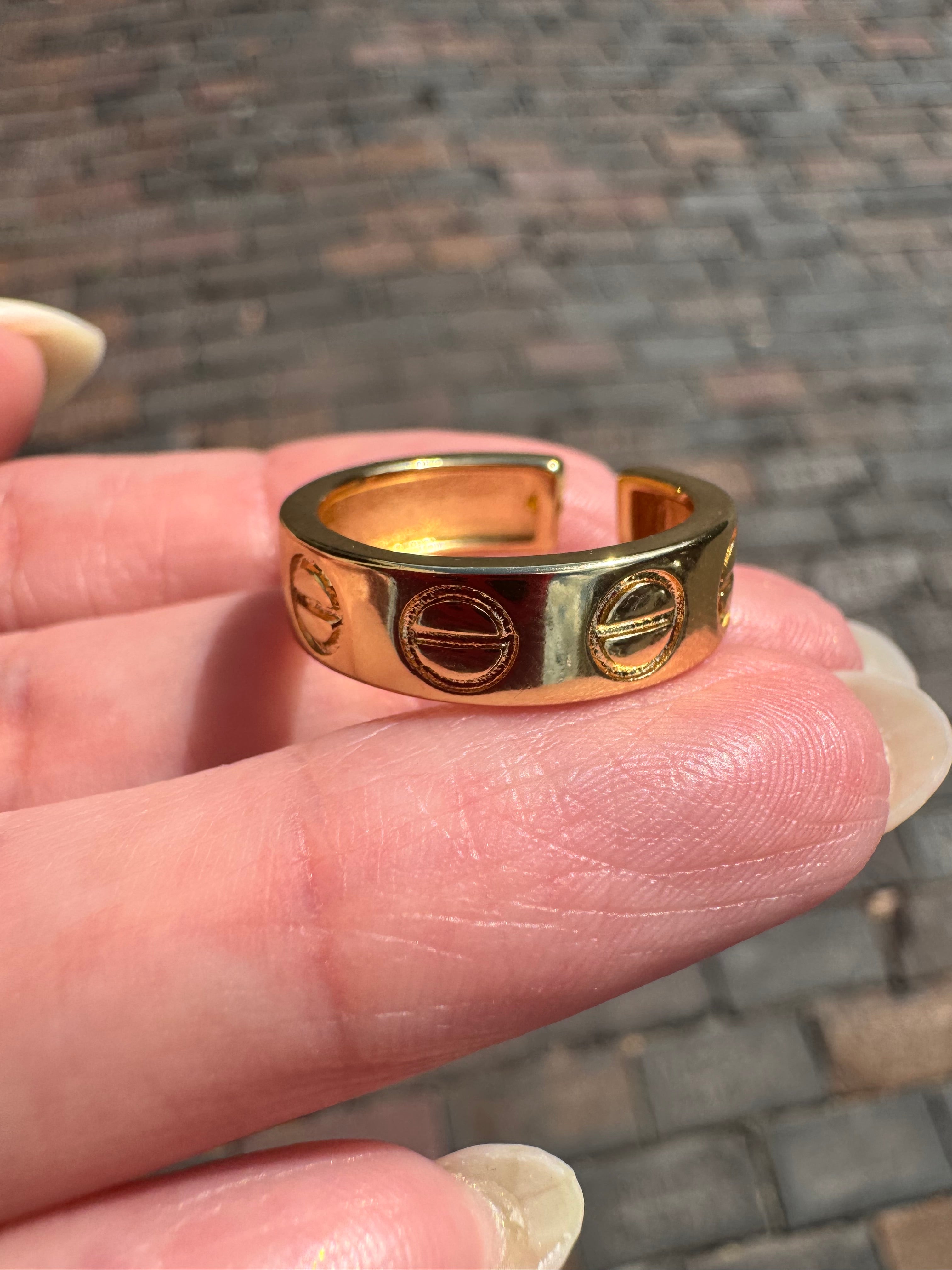 Golden Screw Style Ring