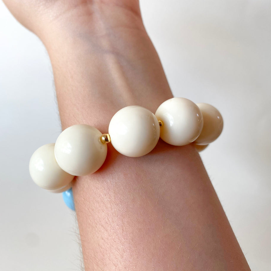 Acrylic White Gumball Bead with Light Blue Heart Bracelet&nbsp;