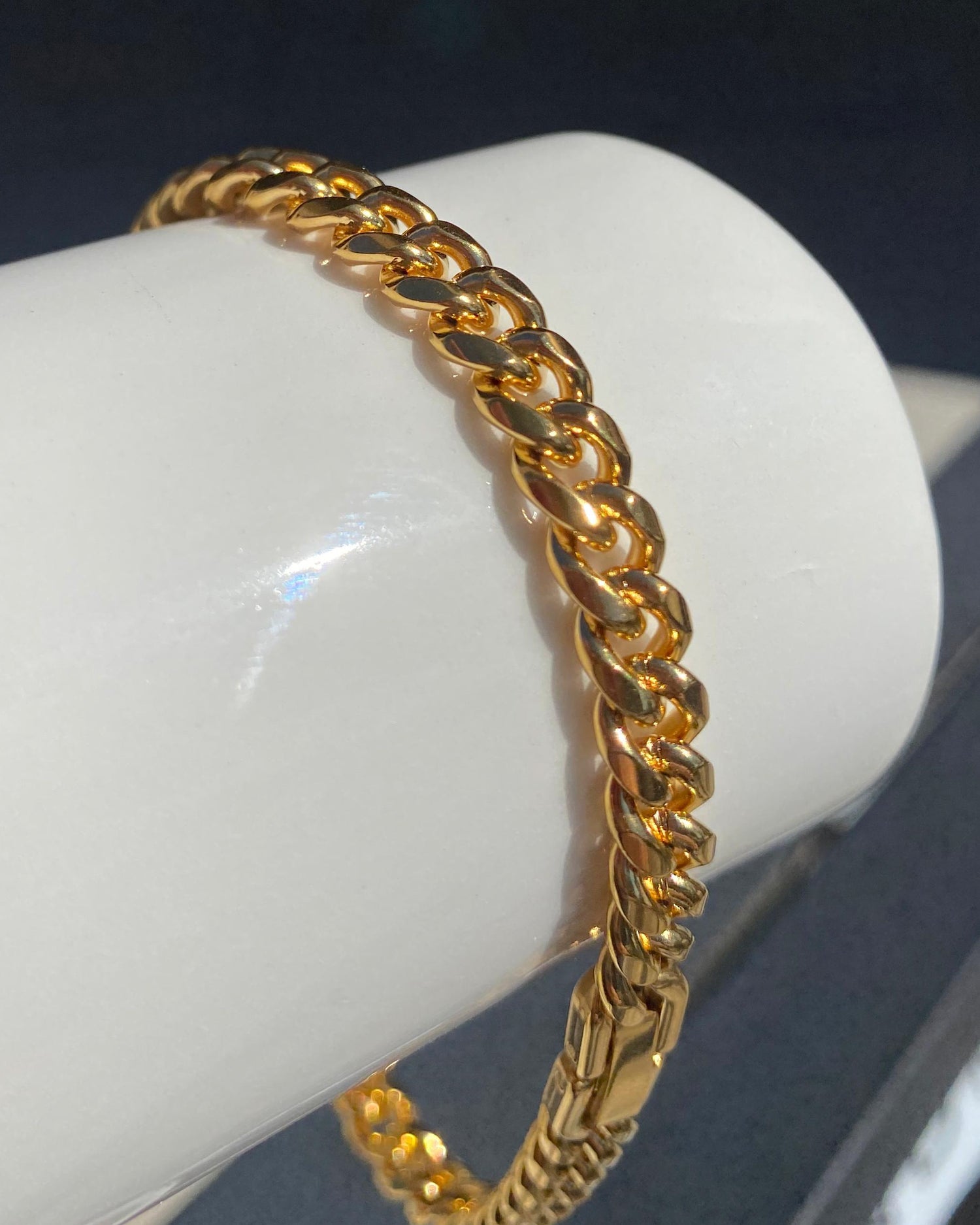 Golden Thin Links Bracelets for Men