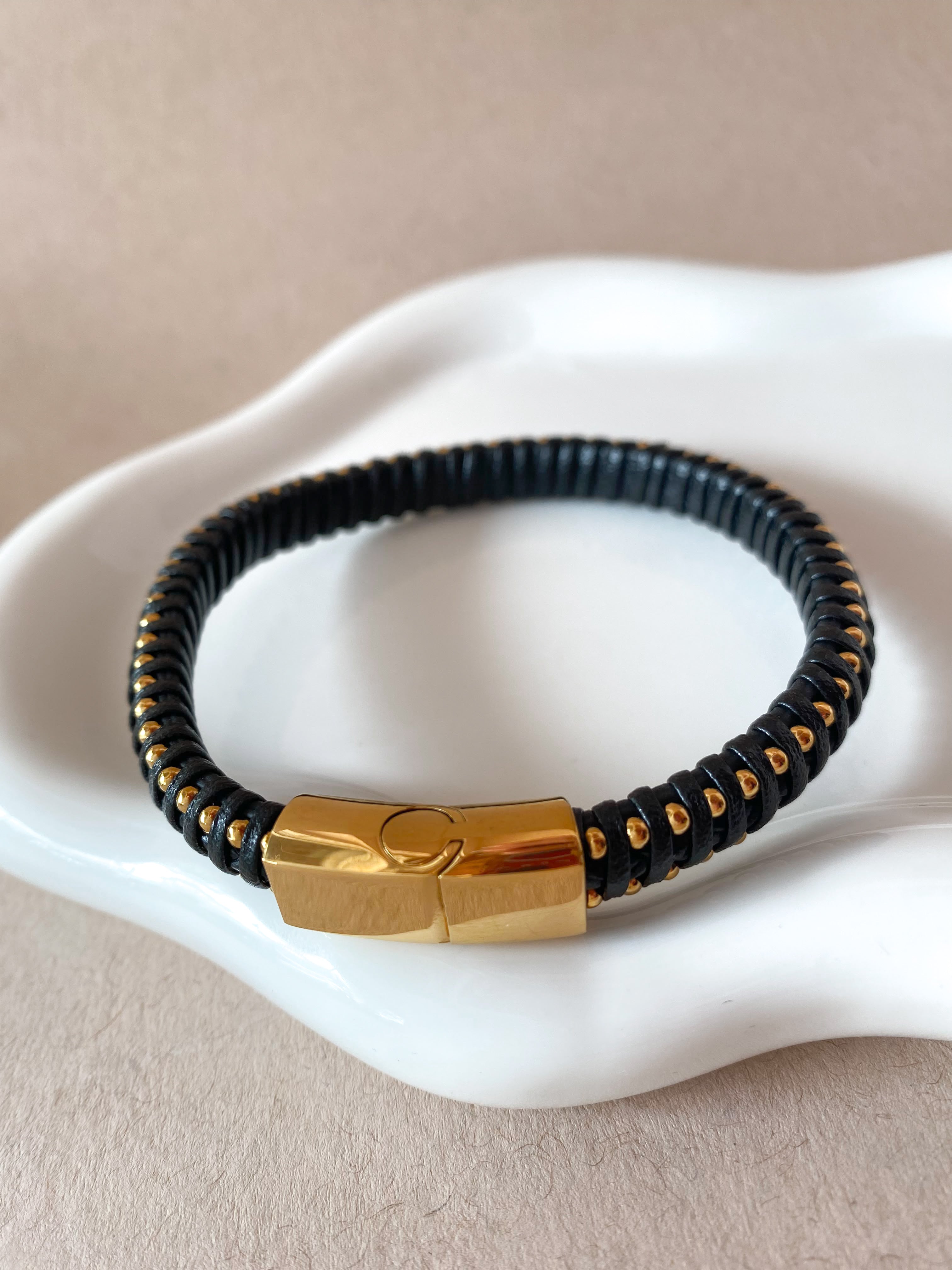 3 Different Styles of Men Leather Bracelets