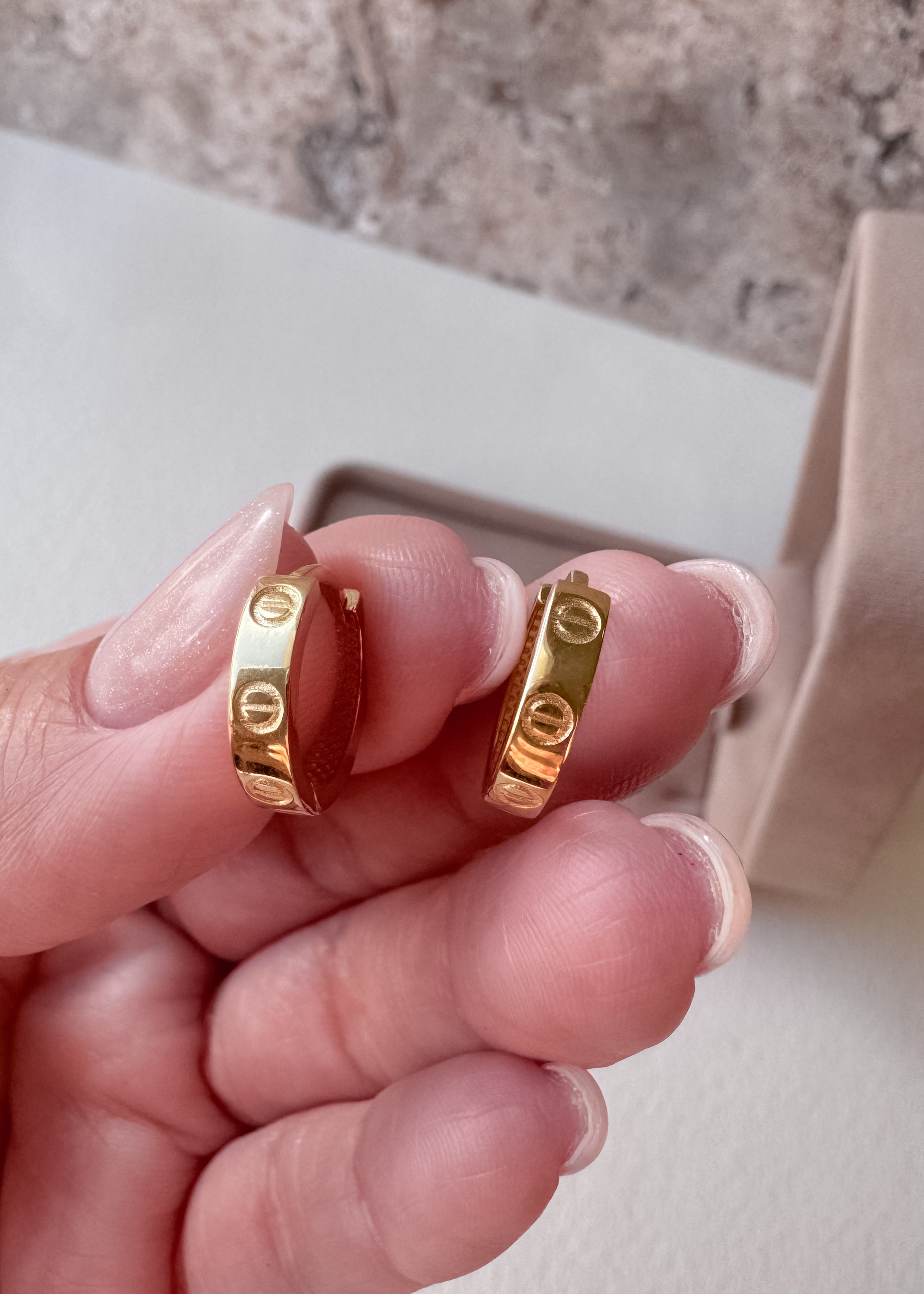 Screw 18k Solid Gold Hoops