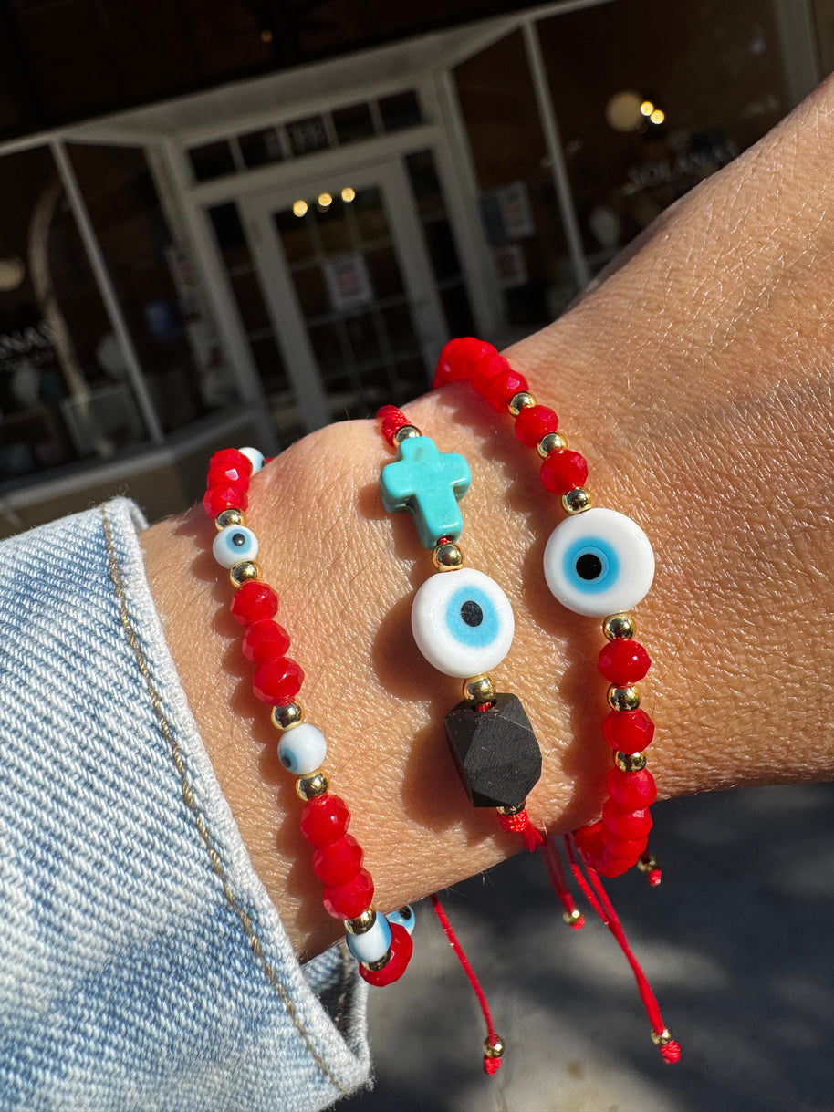 Variedad de Hilitos Rojos Evil Eye Charms