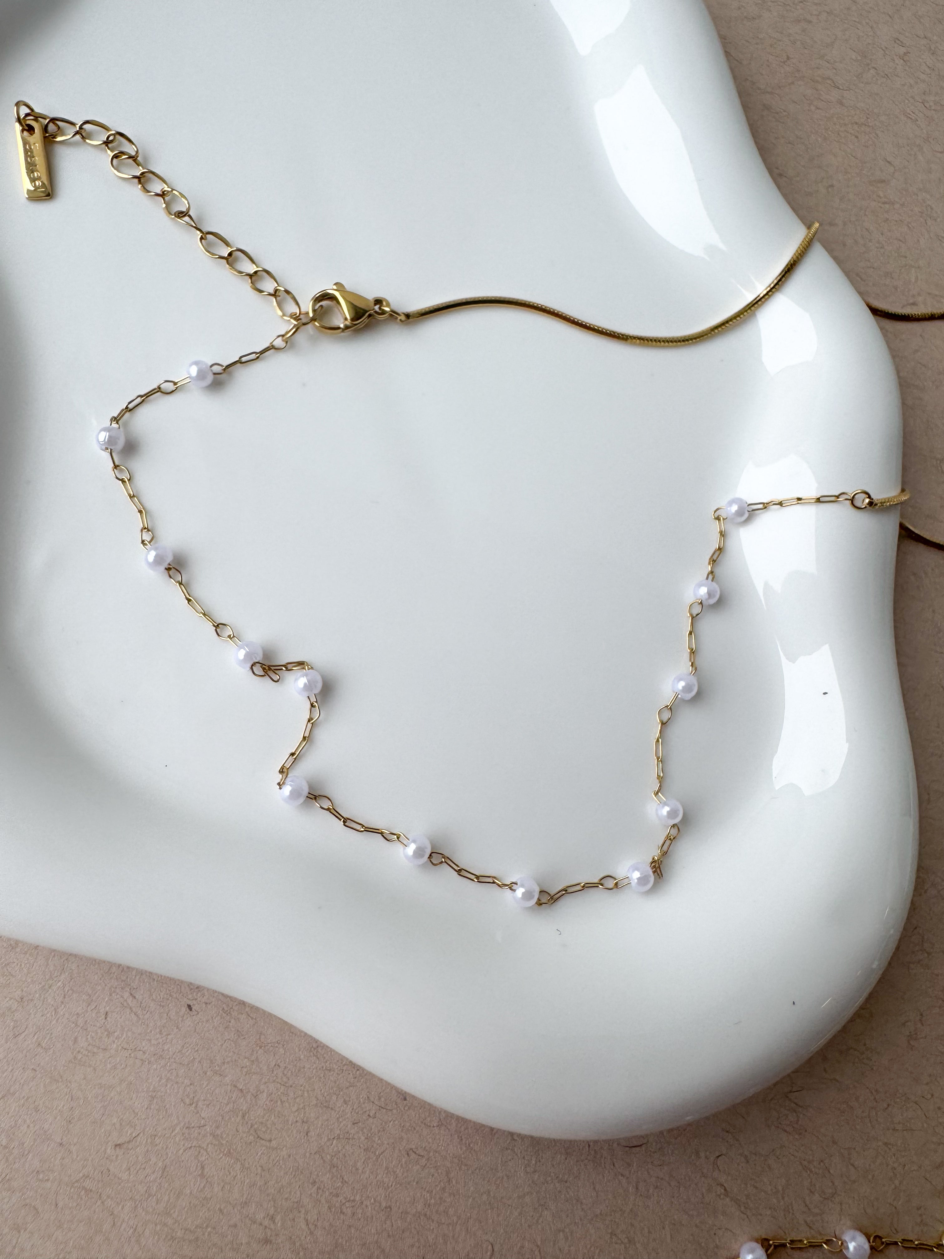 Large Pearls Golden Necklace