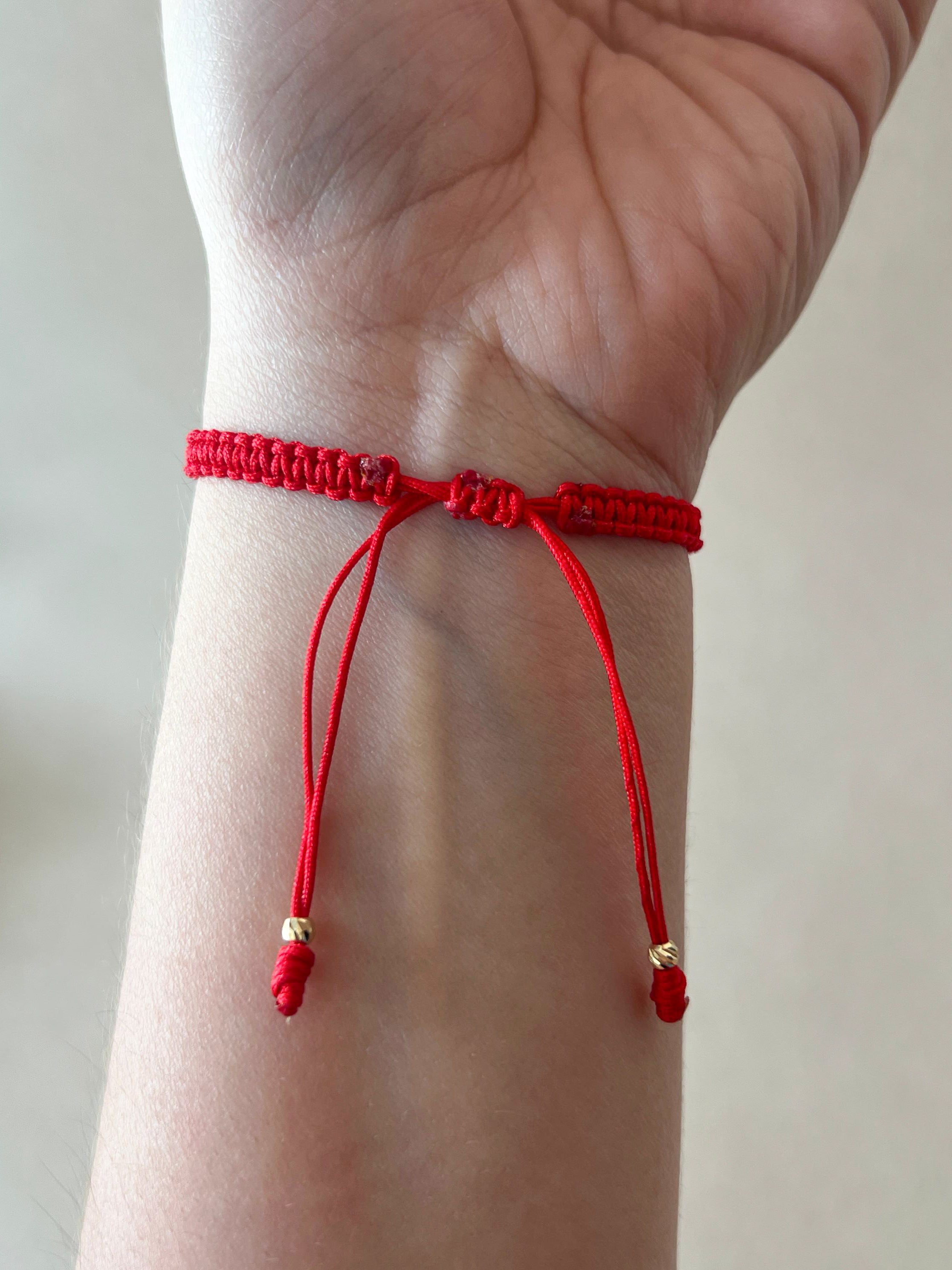 Black and Red Thread Little Hearts Silhouette 18k Gold Bracelet