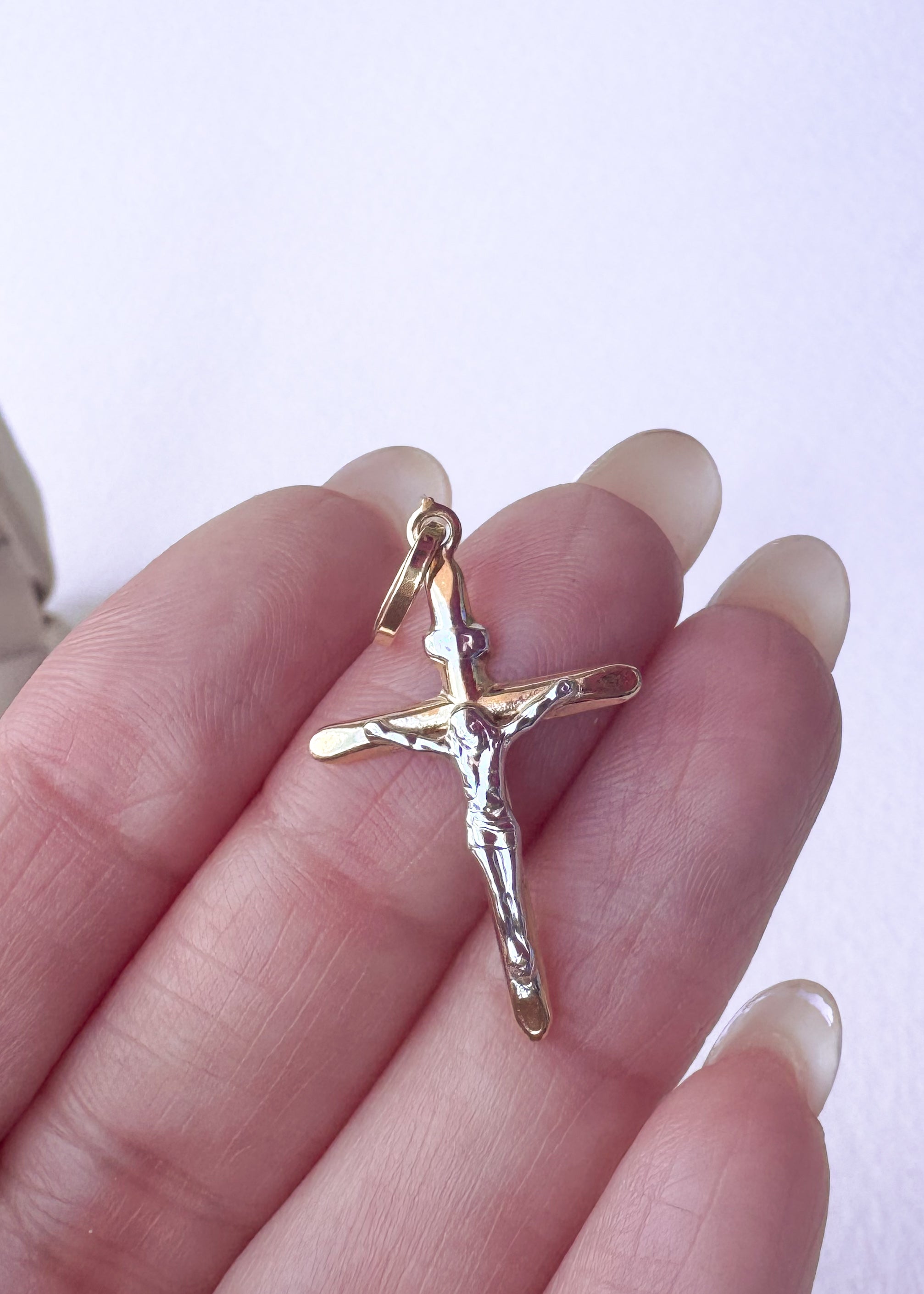 Crucifijo Bicolor en Oro 18K (750)
