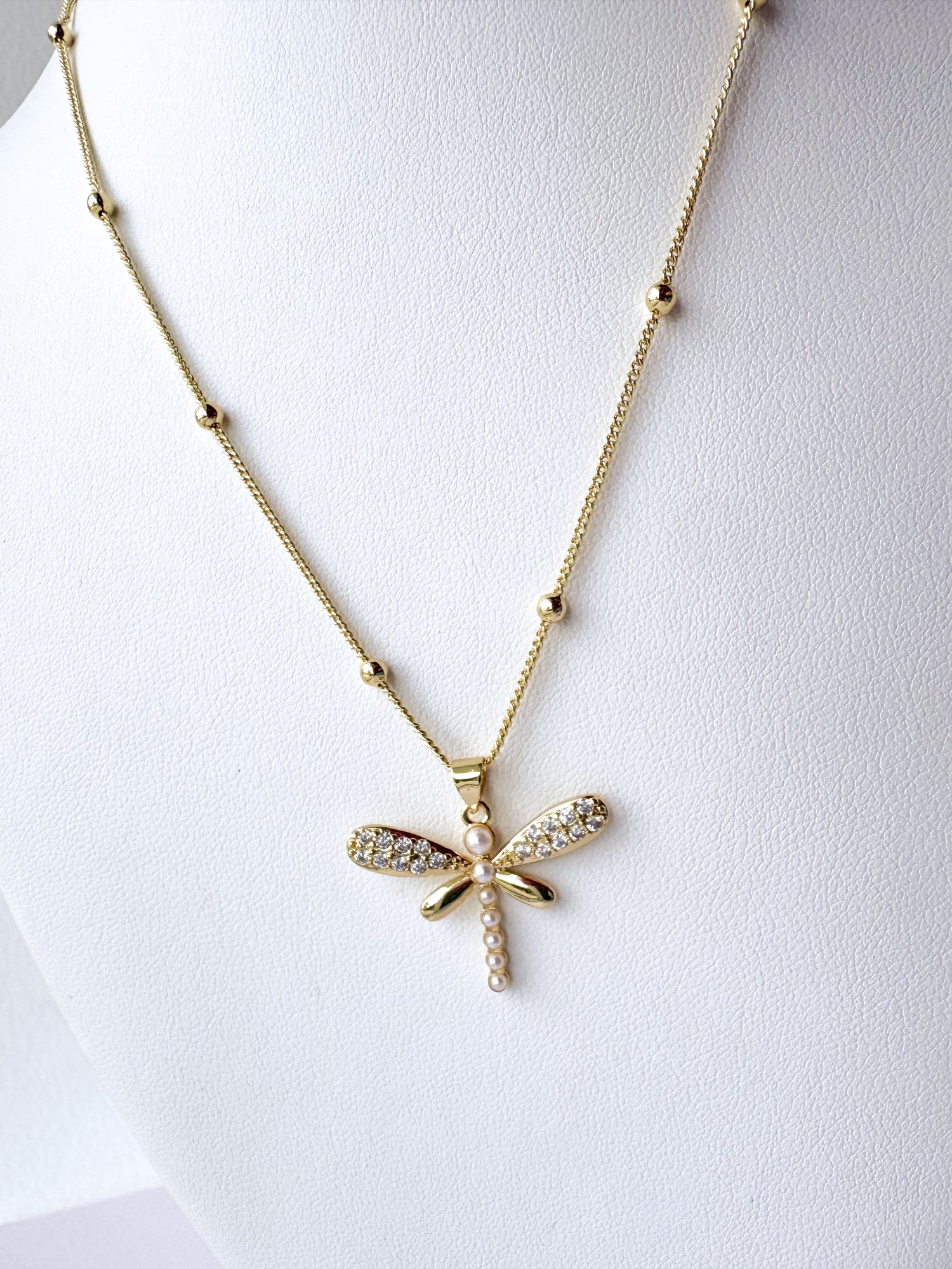 Dragonfly Shiny Pearls Charm Necklace
