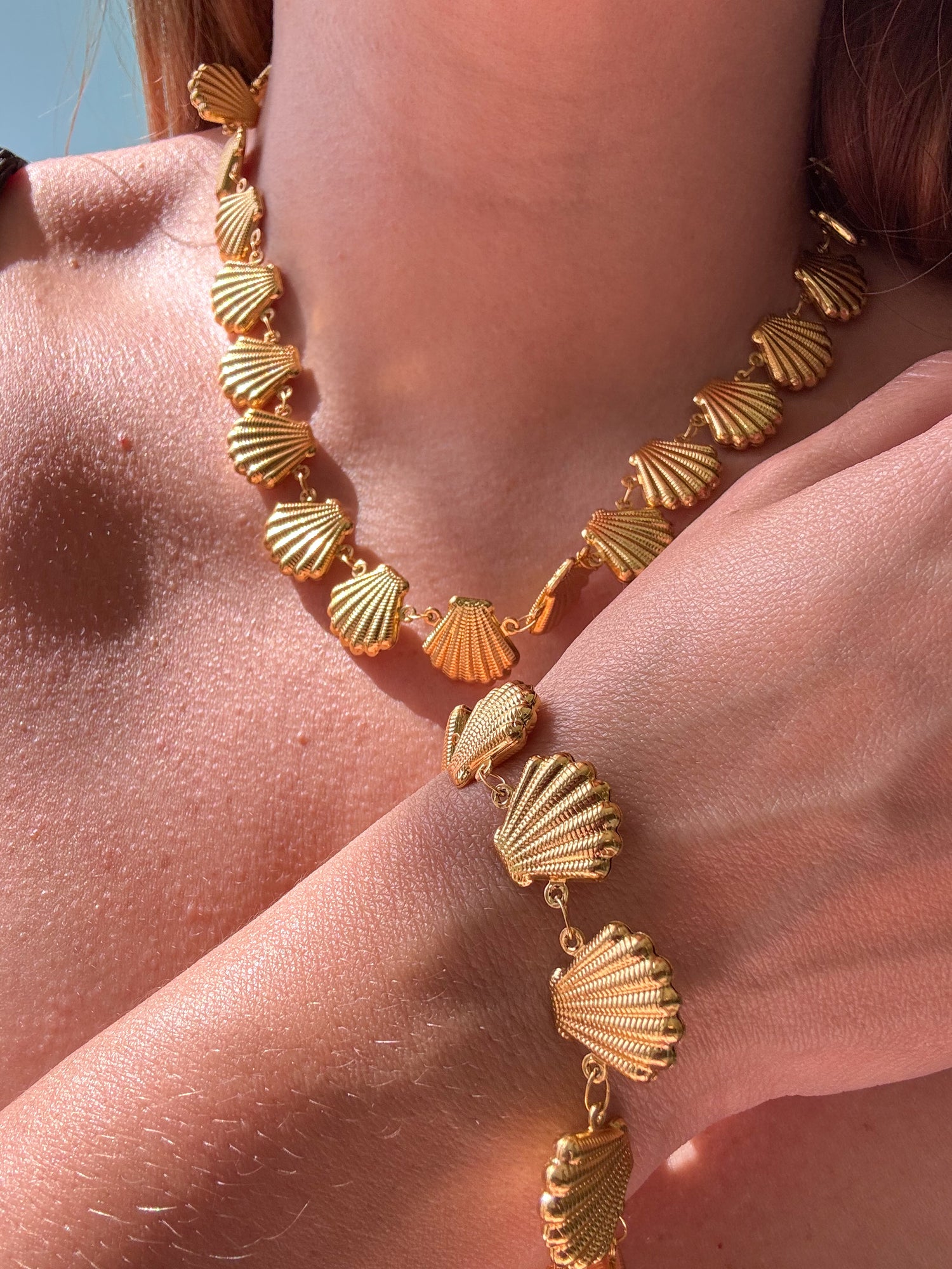Set of Gold Seashell Pattern Necklace and Bracelet
