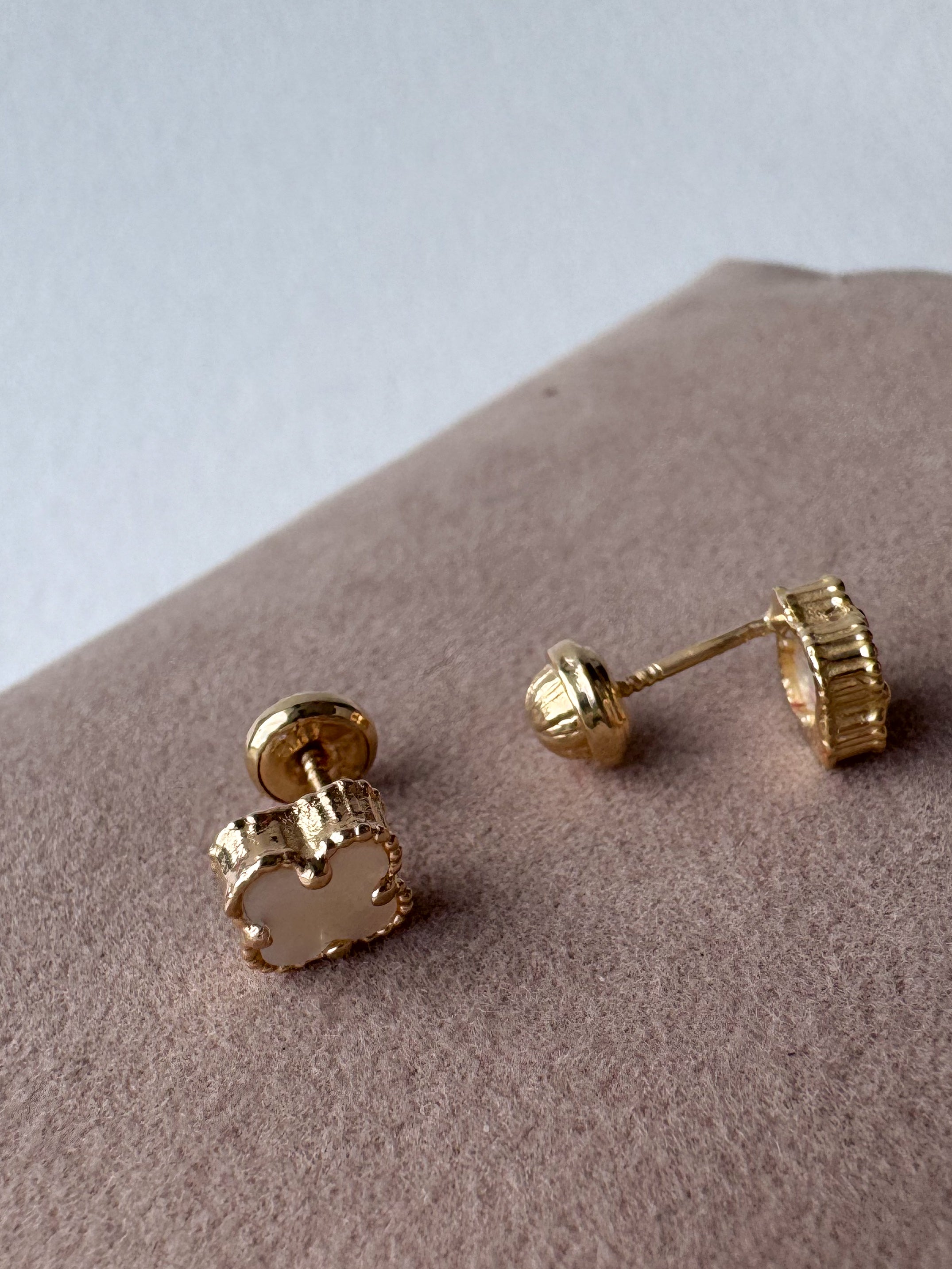 Topitos trebol blanco 18k