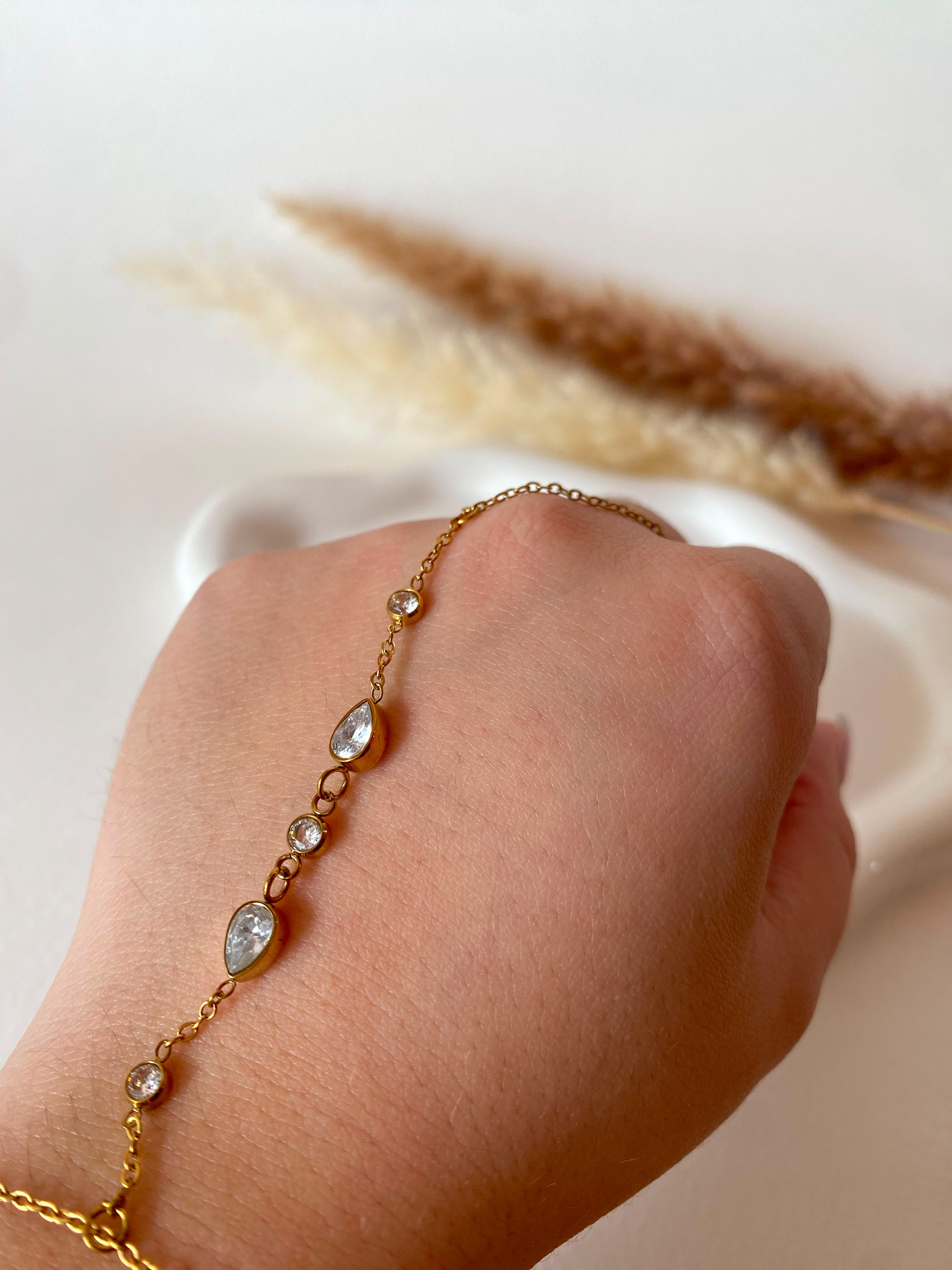 Zircon Drop Style Ring - Bracelet