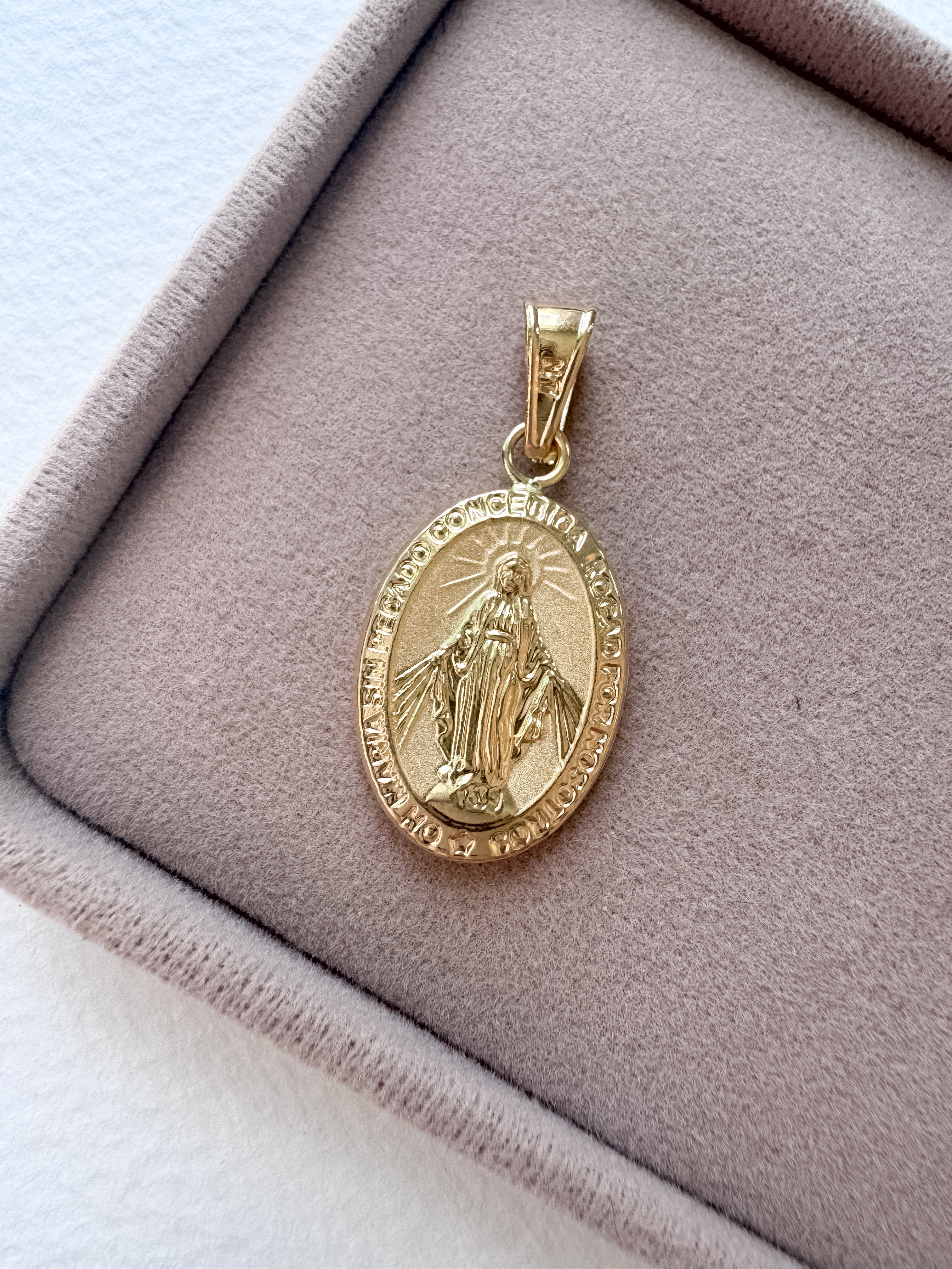 Miracle Virgin Medal 18k Solid Gold Hollow Charm