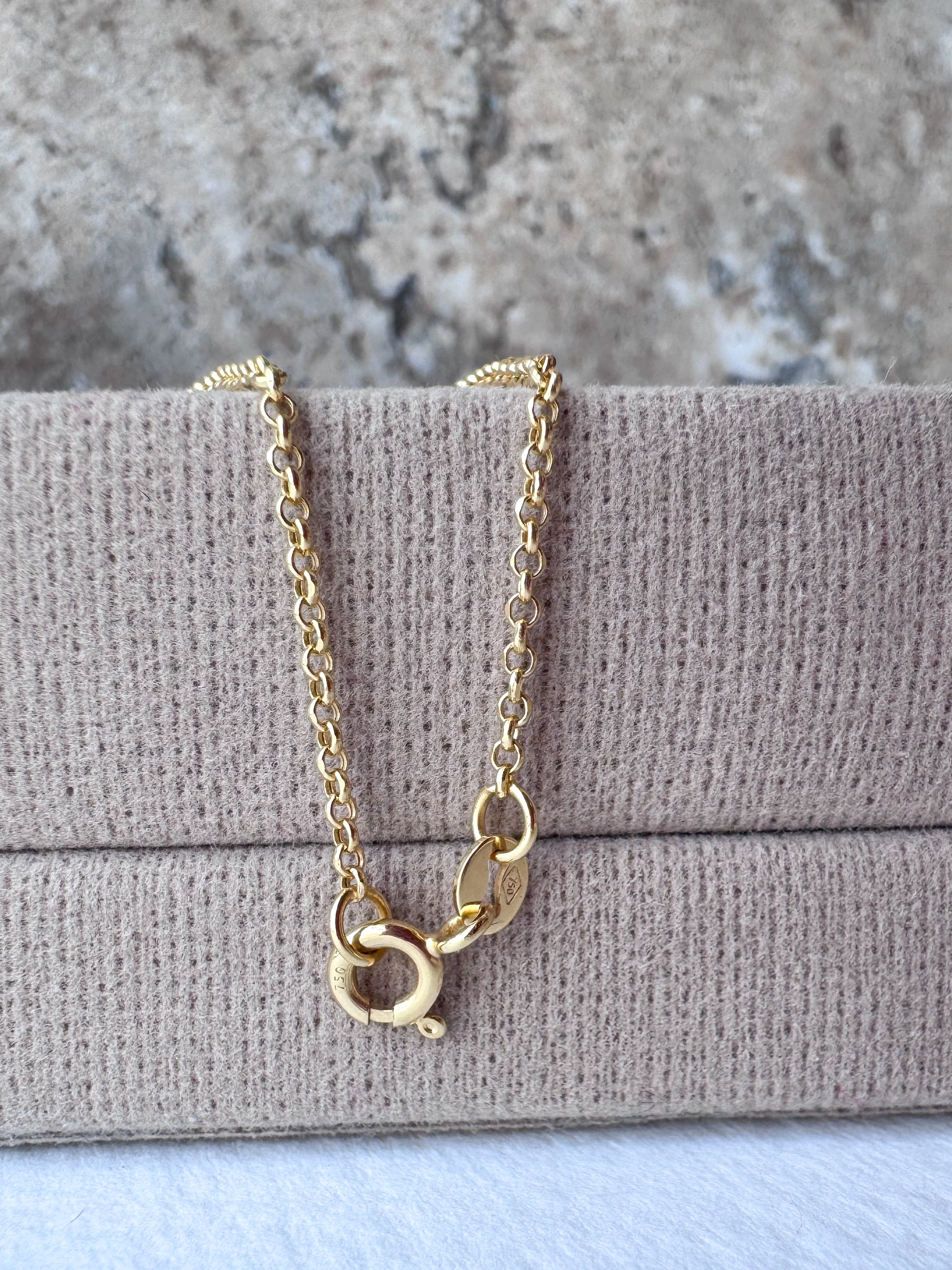 Liitle Style Rolo Chain and 3 Gracias Charm 18k Solid gold