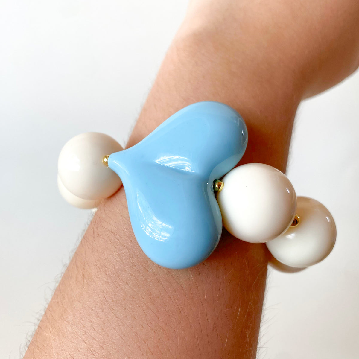 Acrylic White Gumball Bead with Light Blue Heart Bracelet&nbsp;