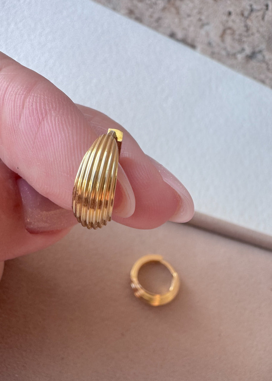 Lineal 18k Solid Gold Hoops